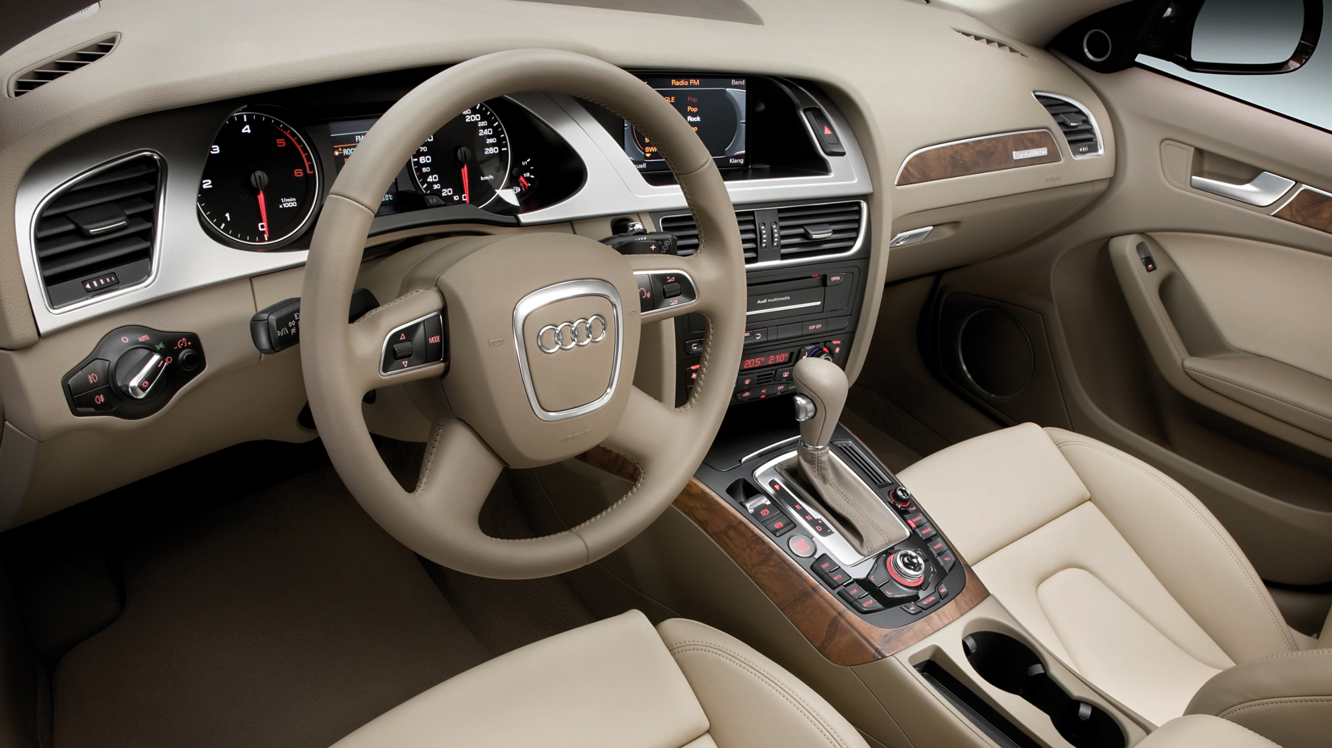 buyers_guide_-_audi_a4_allroad_2014_-_interior.jpg