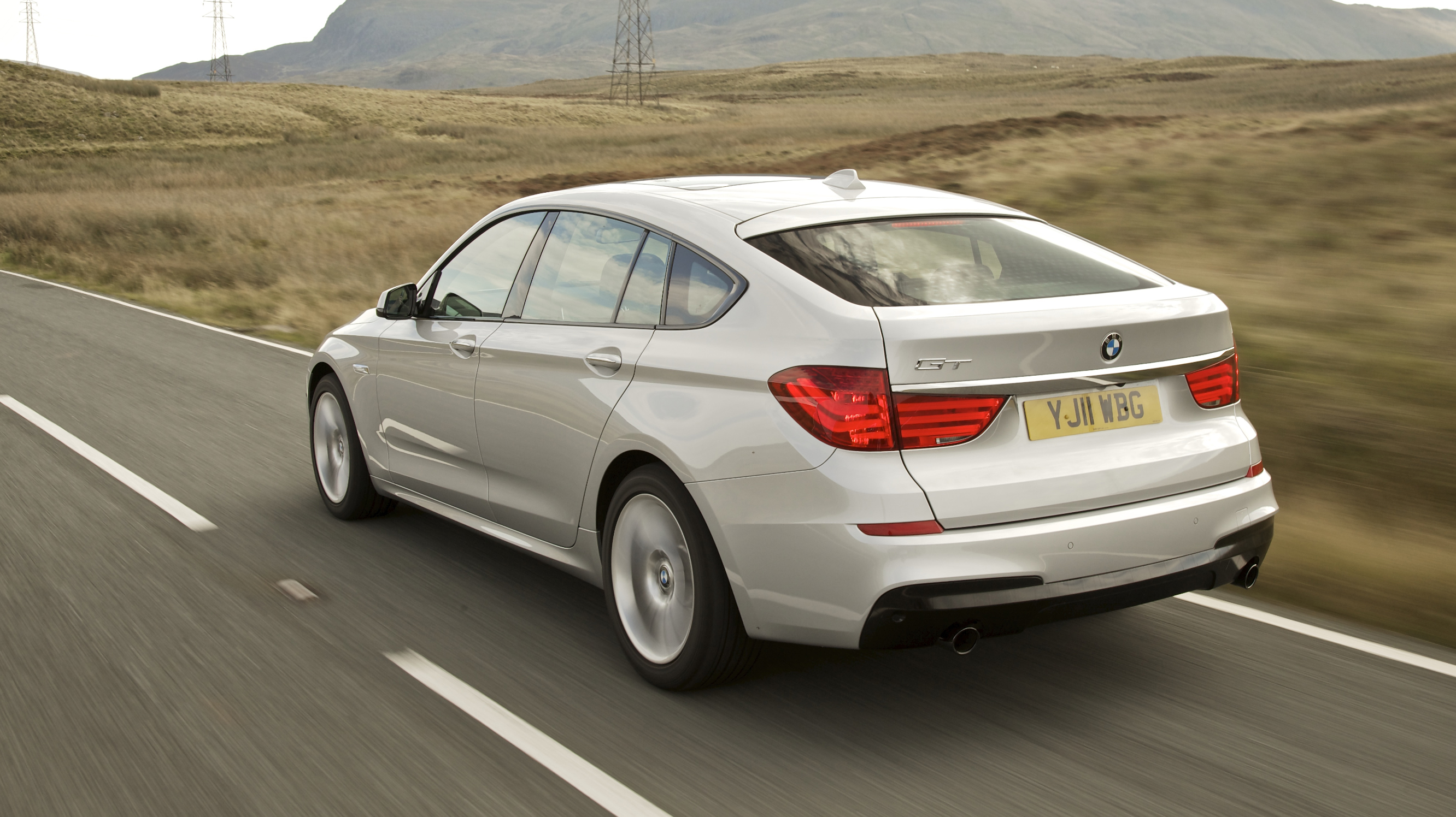 buyers_guide_-_bmw_5-s_gt_2014_-_rear_quarter.jpg
