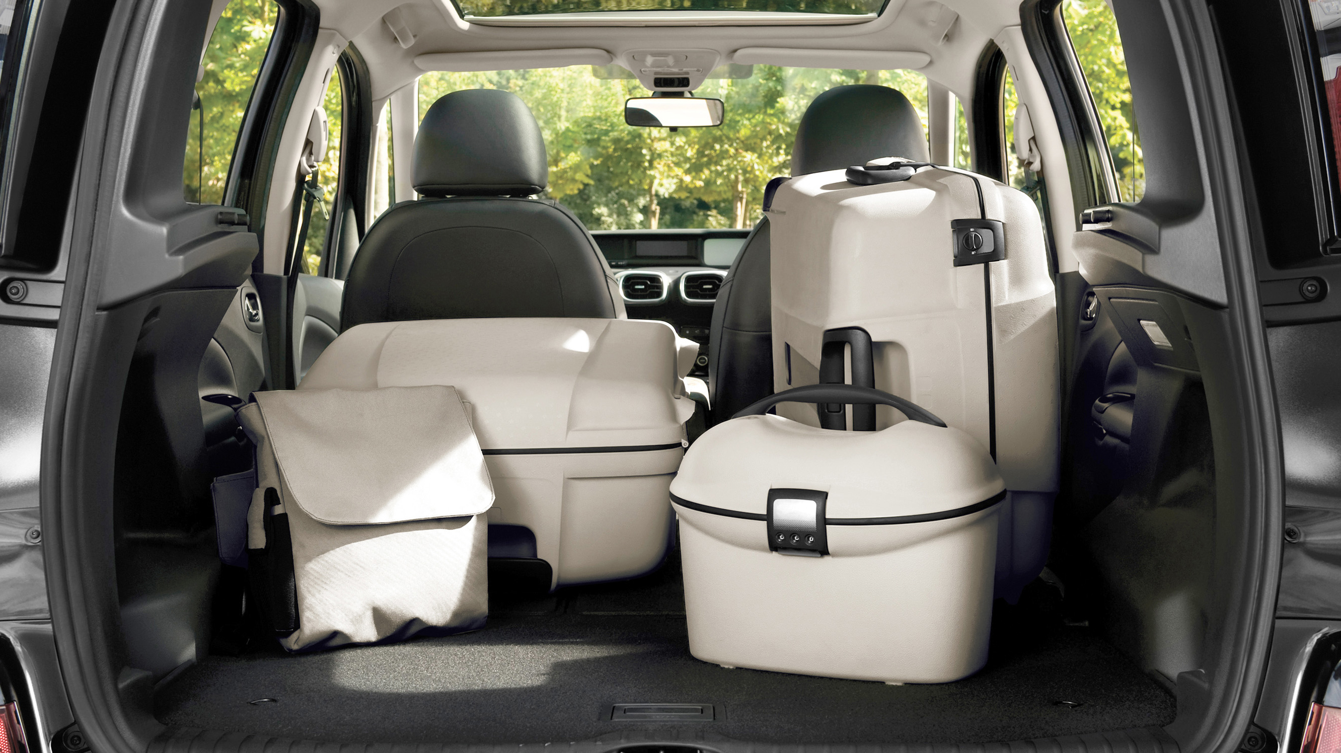 buyers_guide_-_citroen_c3_picasso_2014_-_rear.jpg