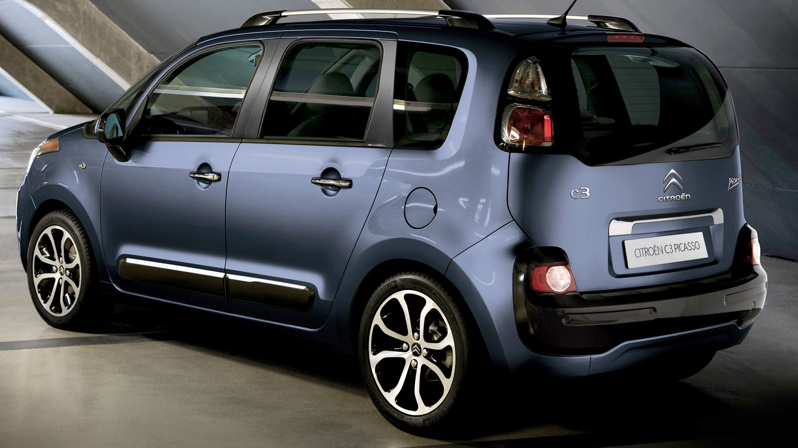 buyers_guide_-_citroen_c3_picasso_2014_-_rear_quarter.jpg