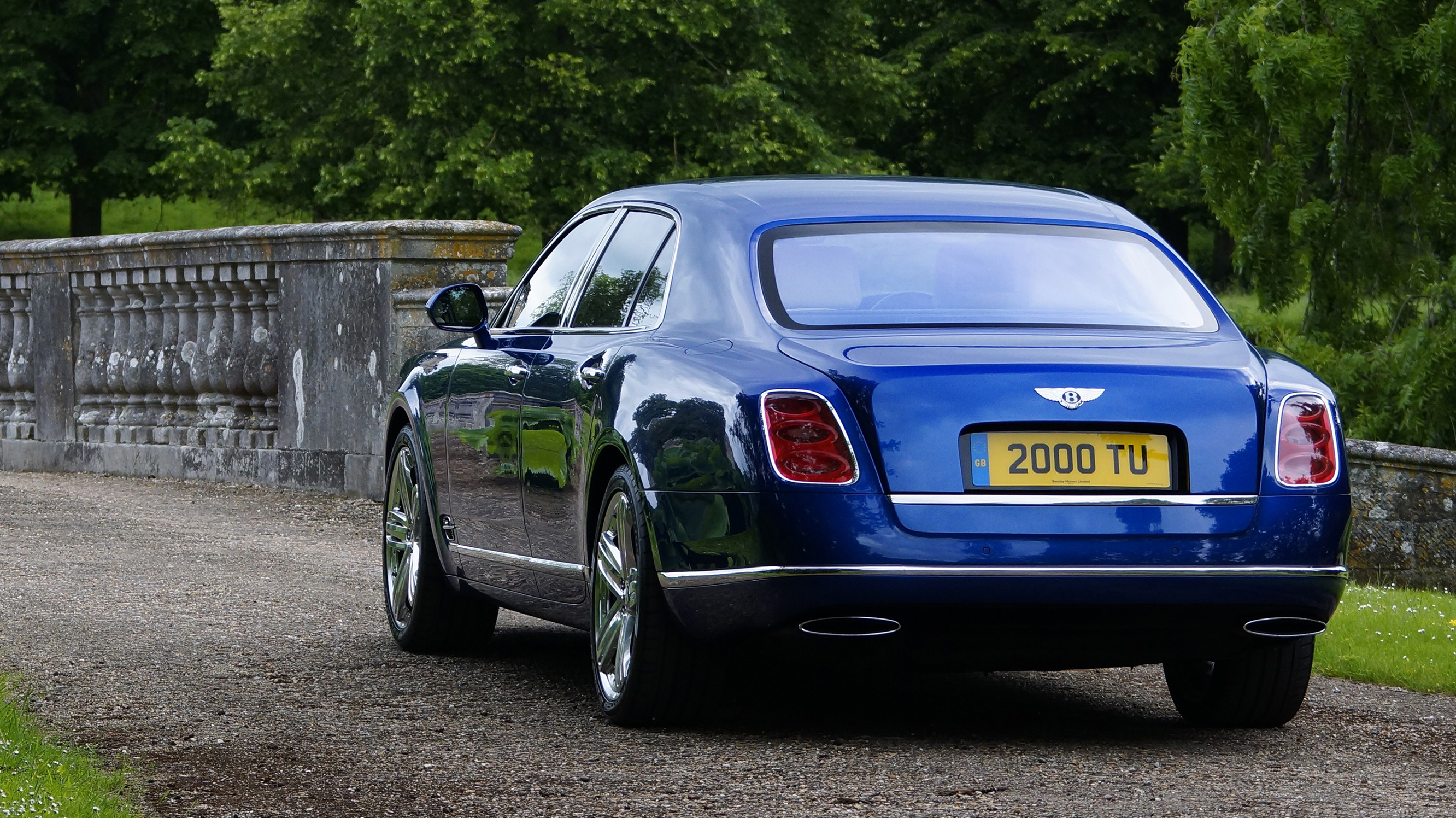 buyers_guide_-_mulsanne_2014_-_rearq.jpg