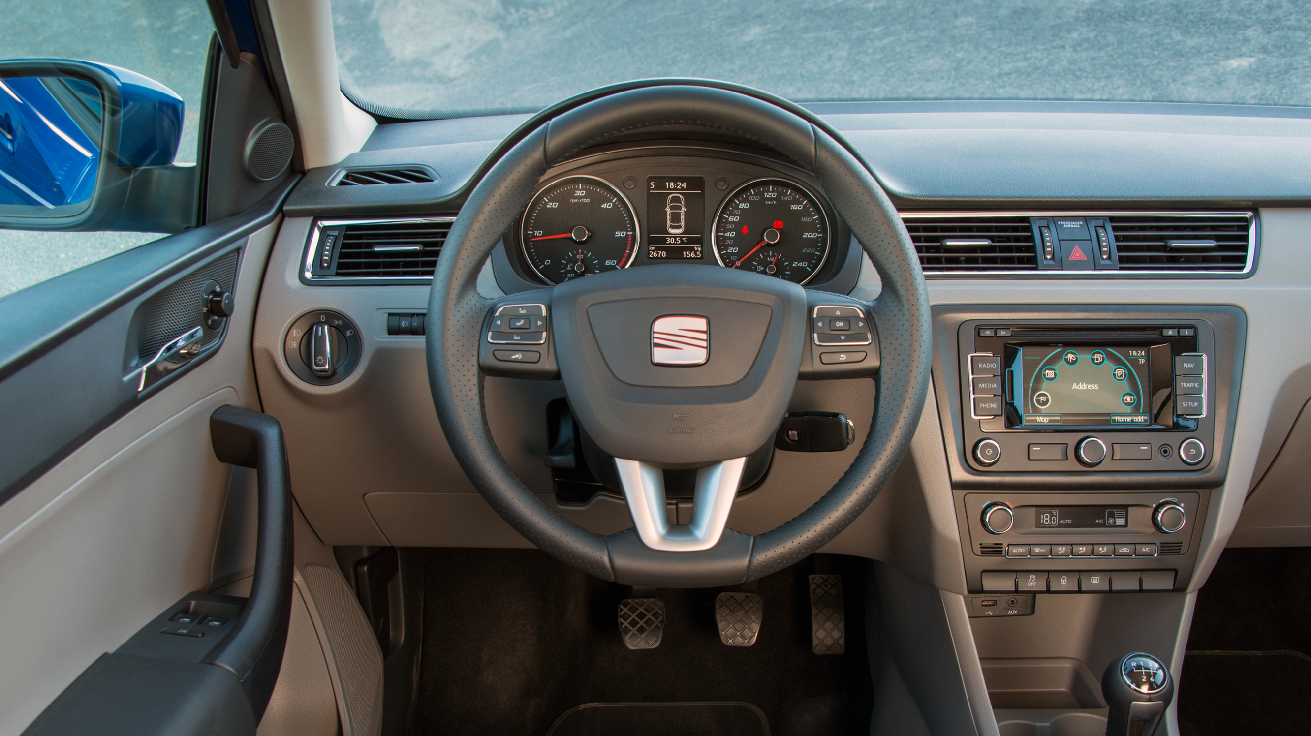 buyers_guide_-_seat_toledo_2014_-interior.jpg
