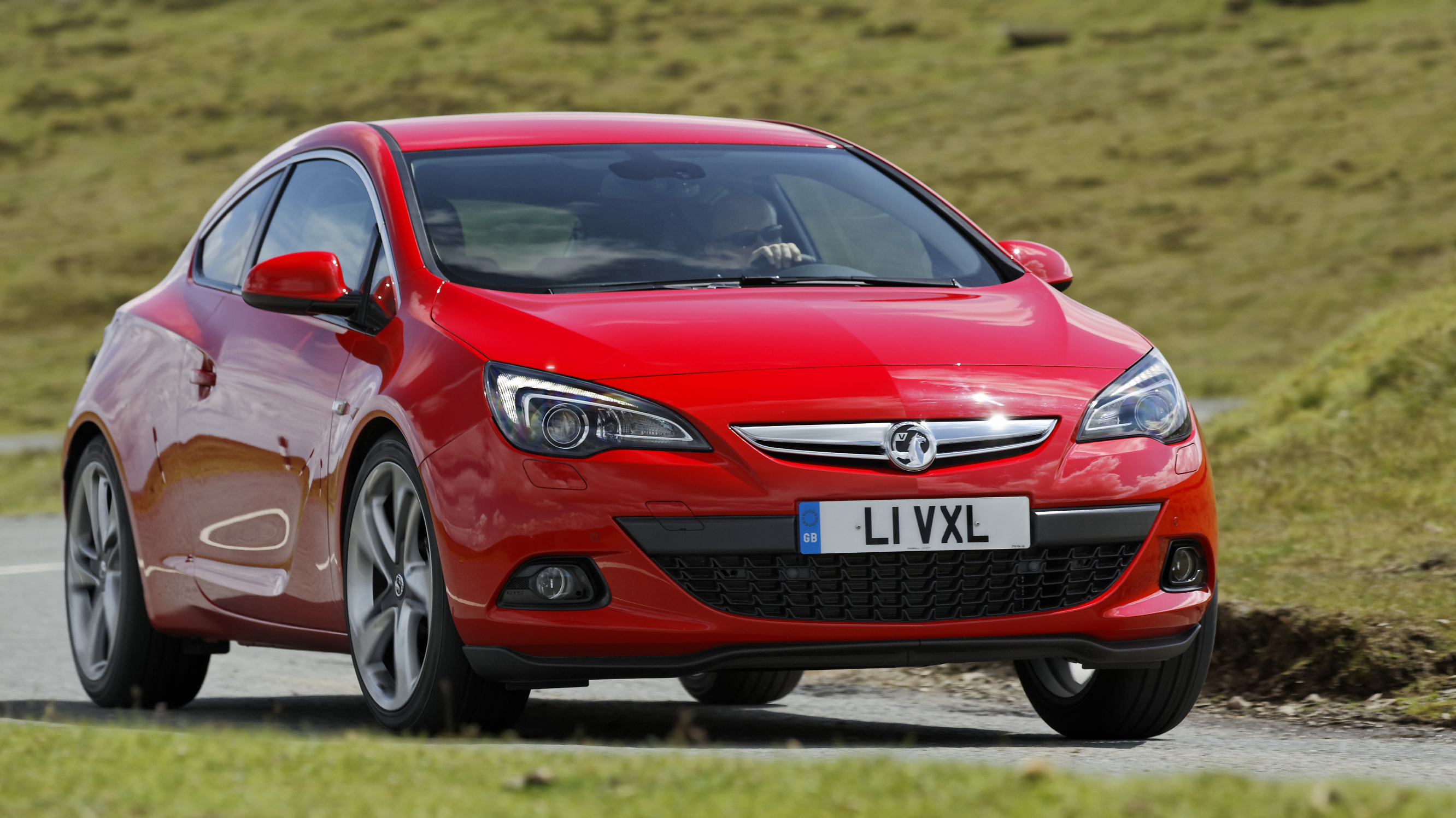 buyers_guide_-_vauxhall_astra_gtc_2014_-_front.jpg