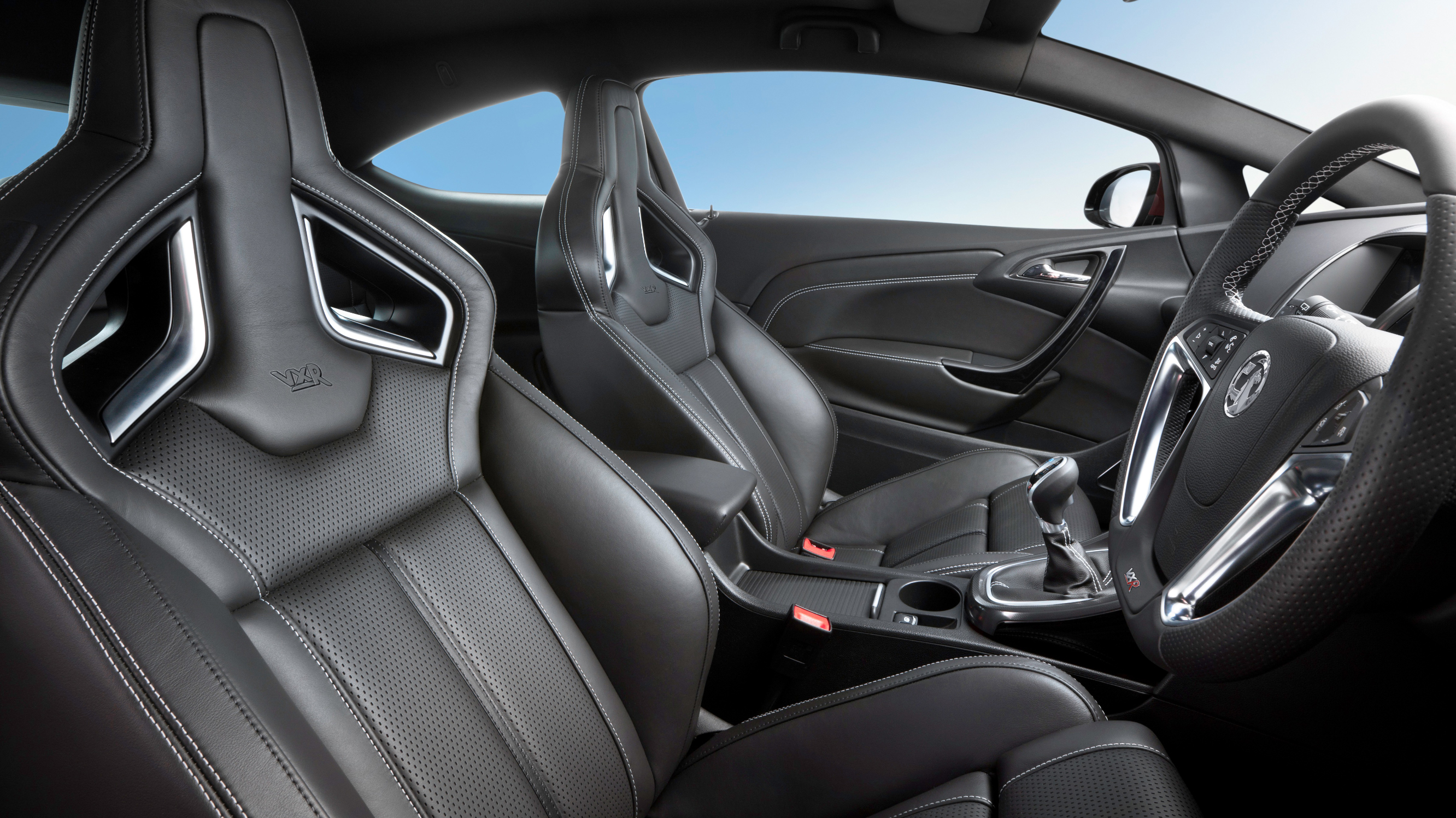 buyers_guide_-_vauxhall_astra_vxr_2014_-_interior.jpg