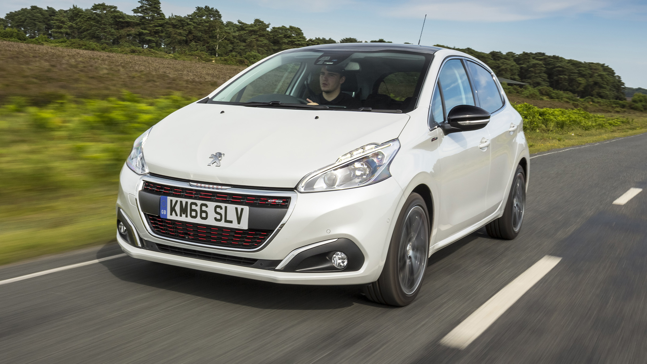 peugeot_208_gt_line_5.jpg