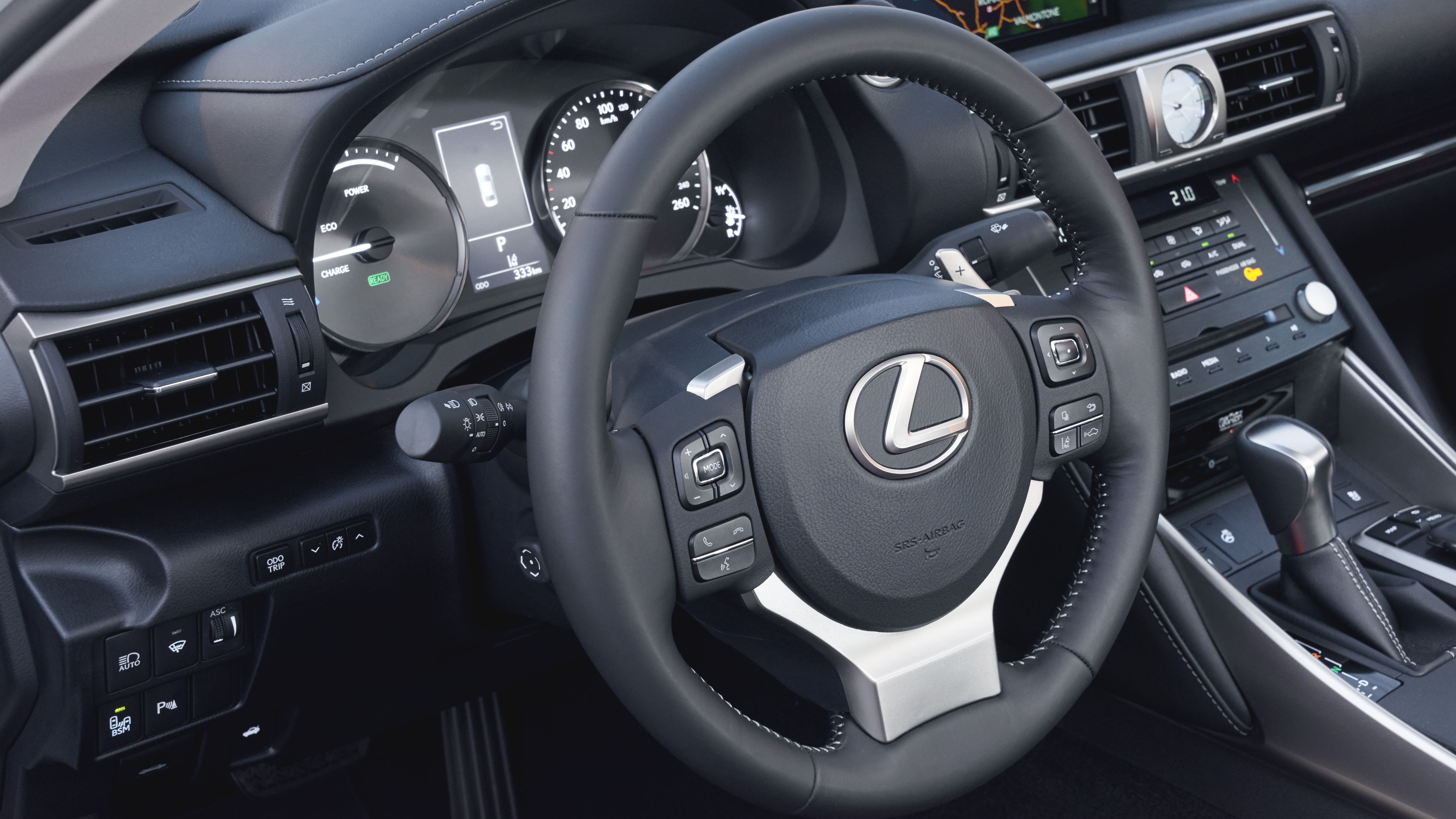 2017_lexus_is_300h_detail_15.jpg