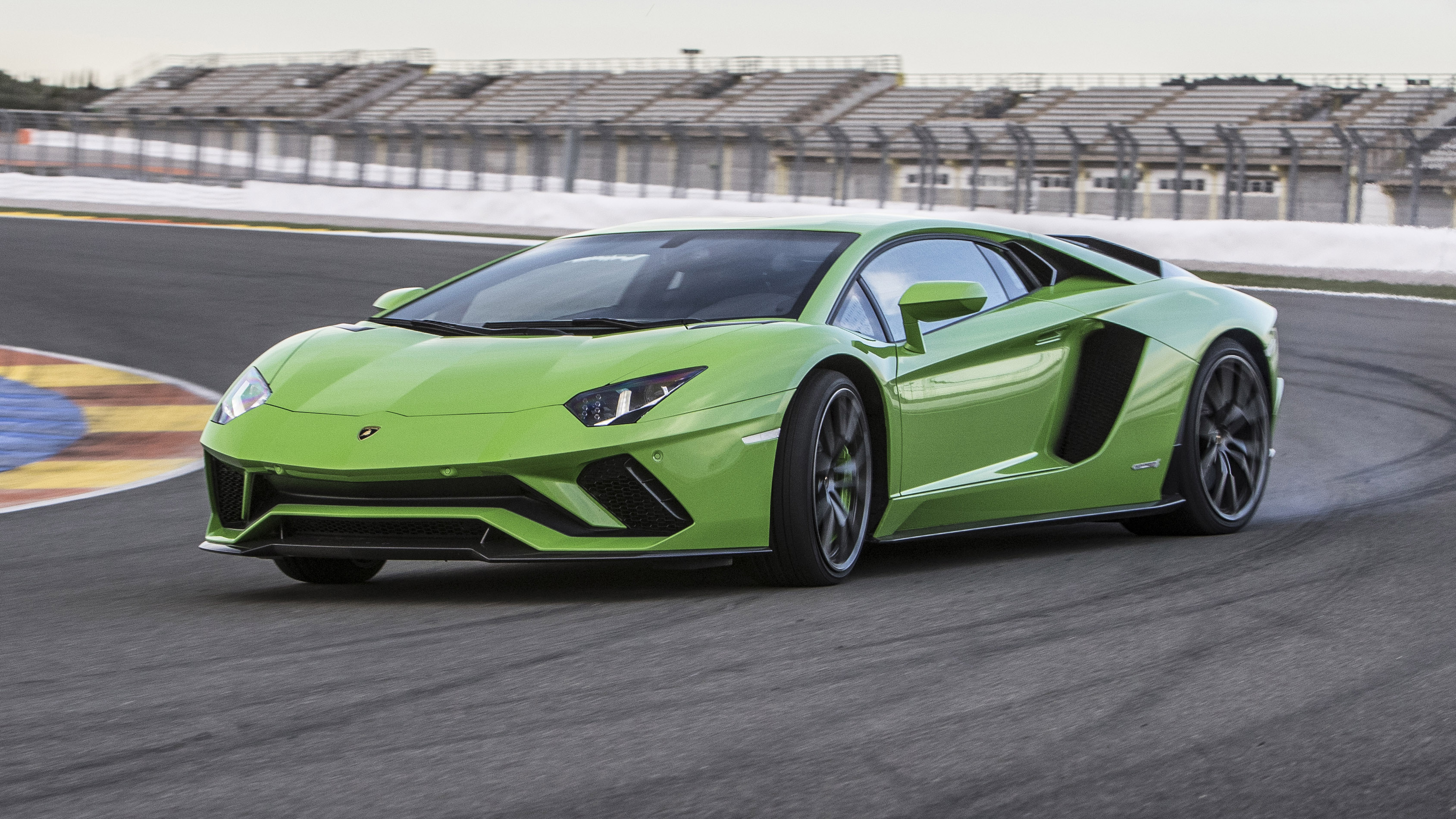 aventador-s_green_050.jpg