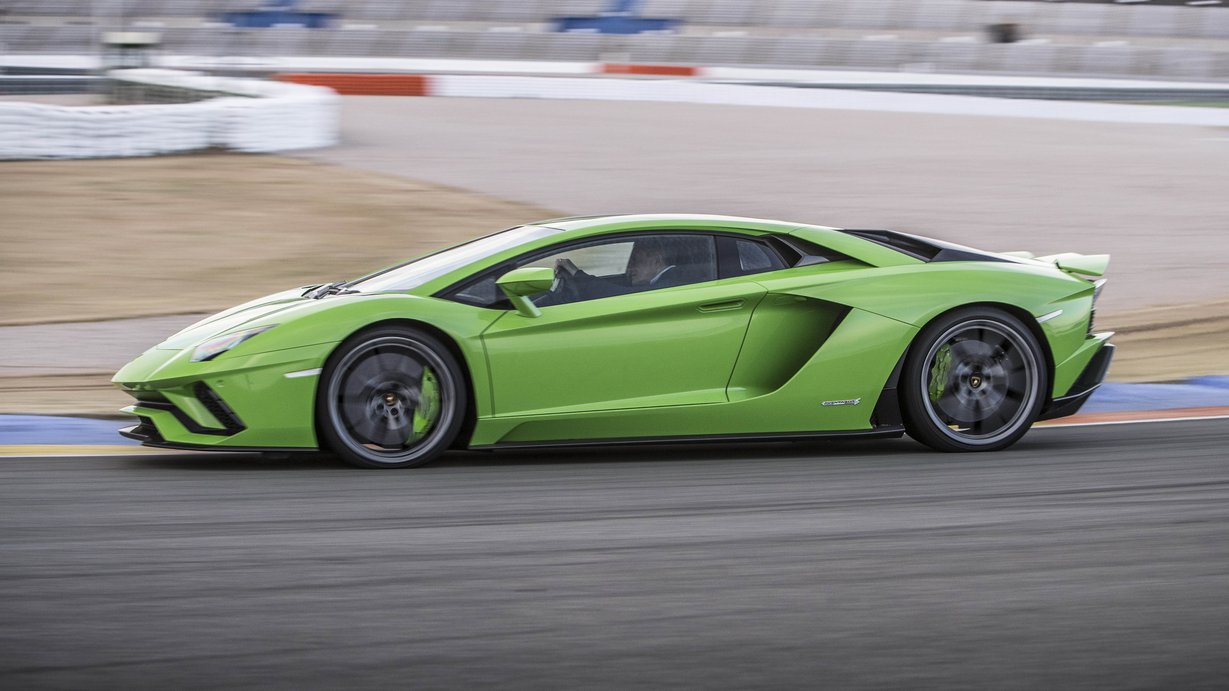 aventador-s_green_052.jpg