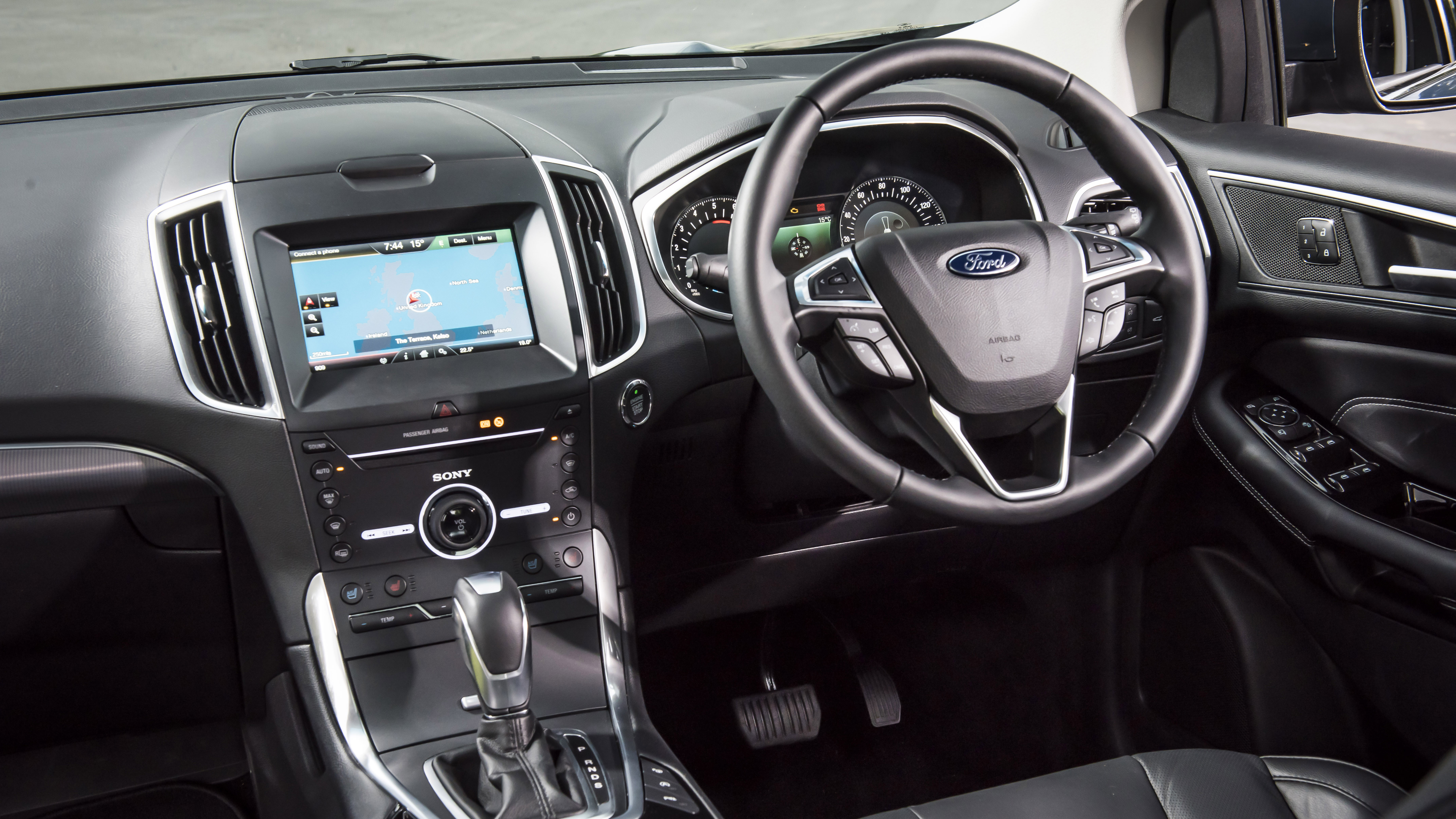 fordedge_uklaunch-interior_12.jpg