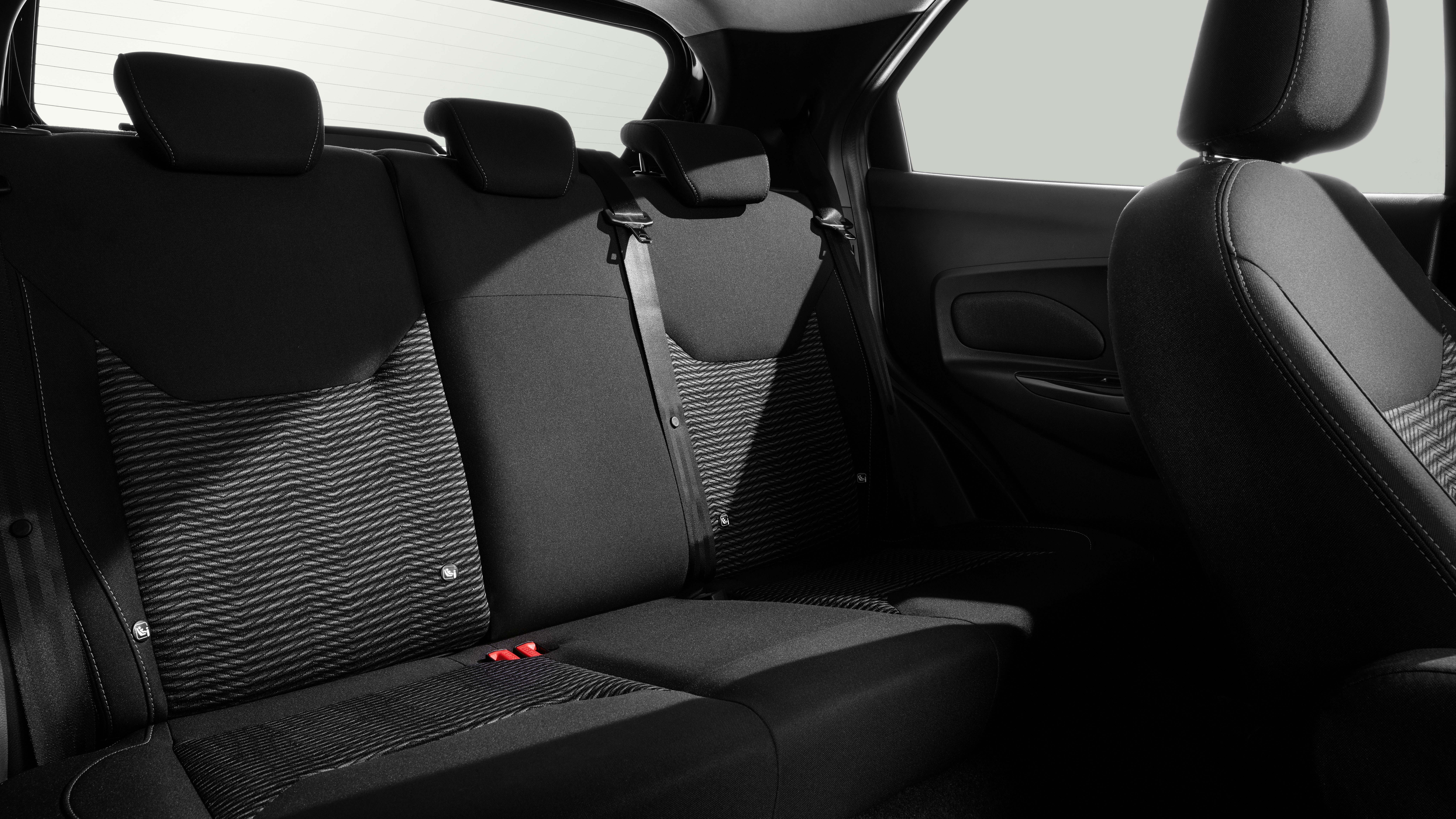 2018_ford_k_ultimate_rear_seats_01_011_kopie_.jpg