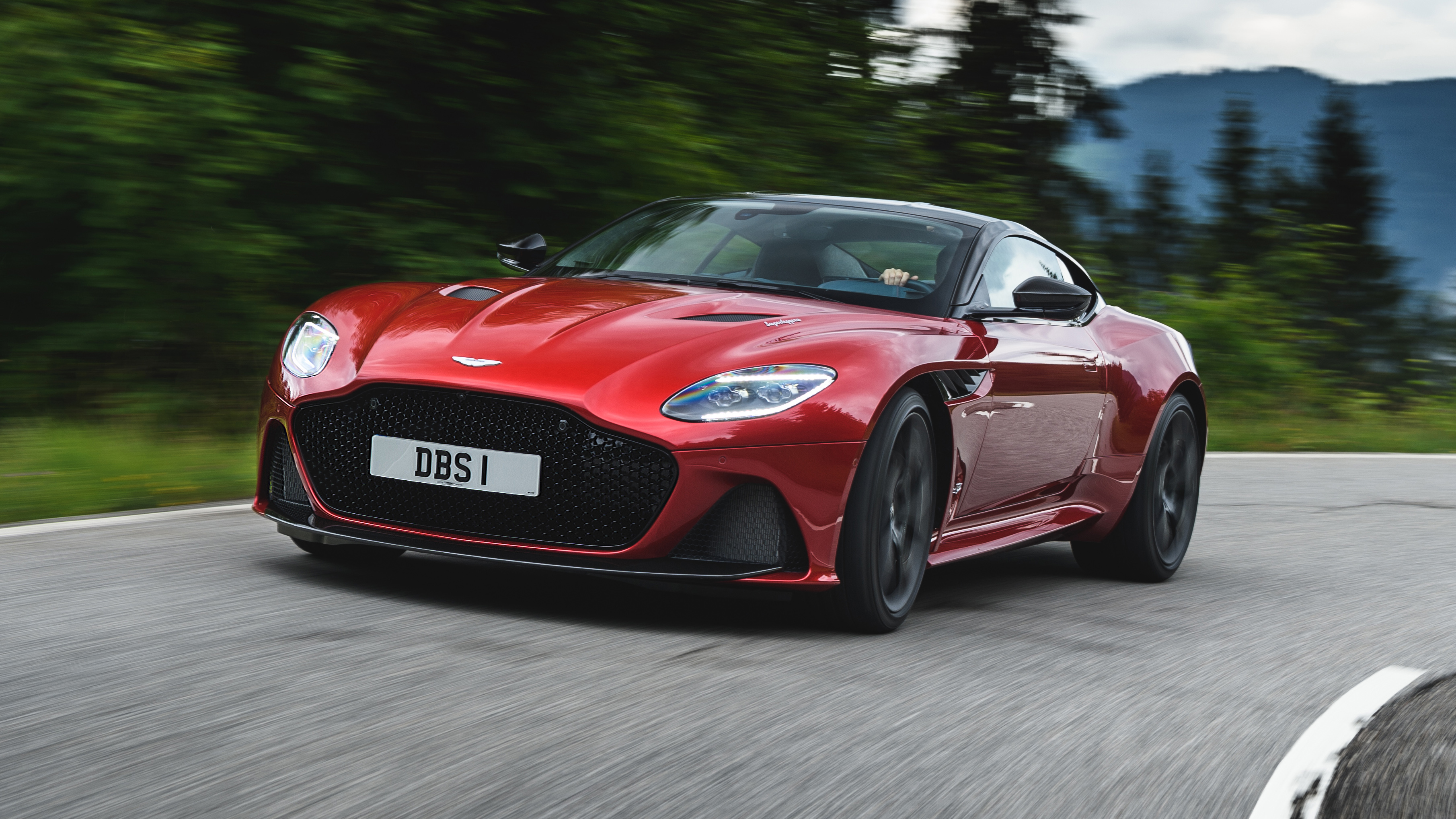 am_dbs_superleggera_hyper_red_015_28083.jpg