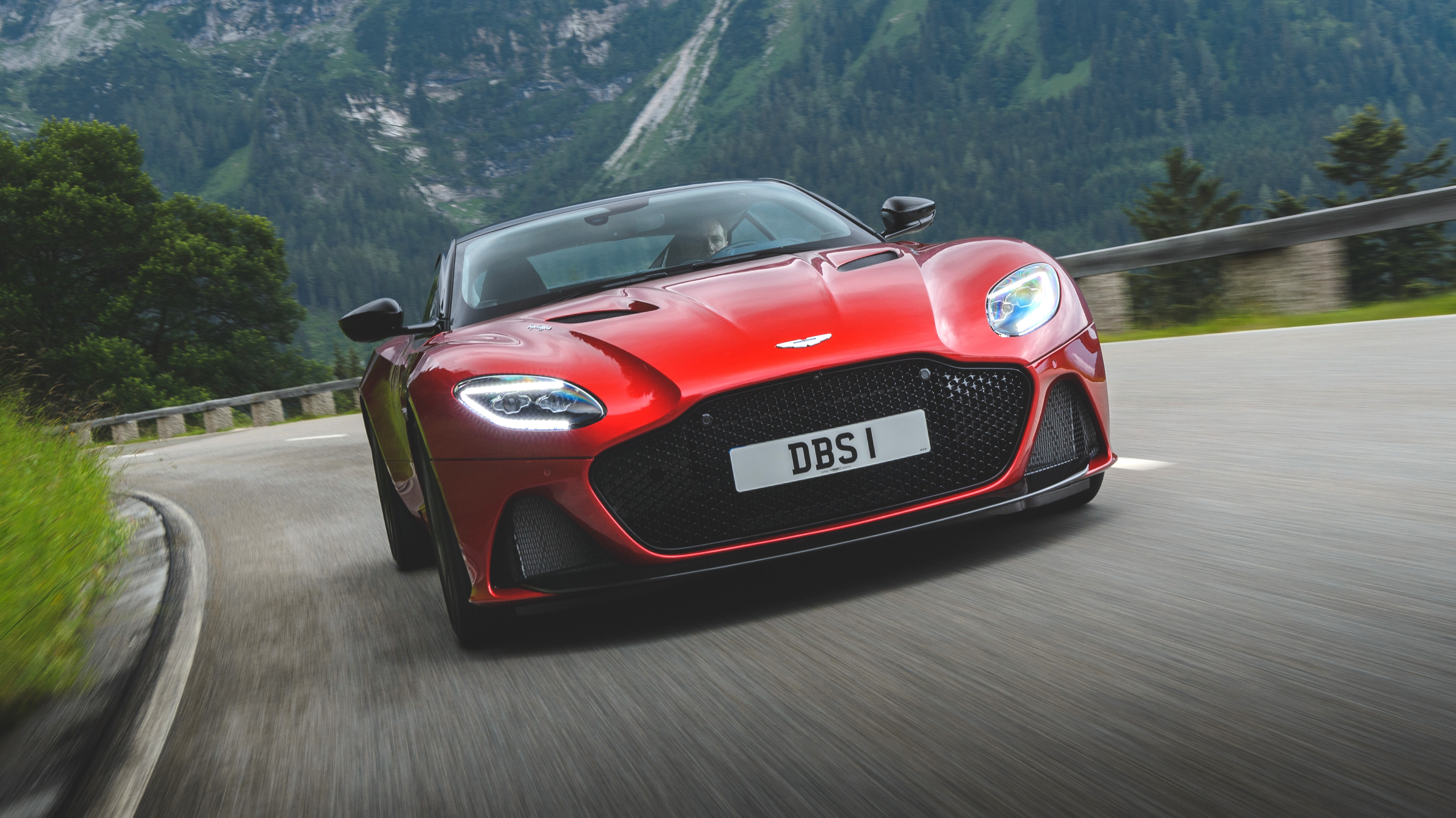 am_dbs_superleggera_hyper_red_017_28085.jpg