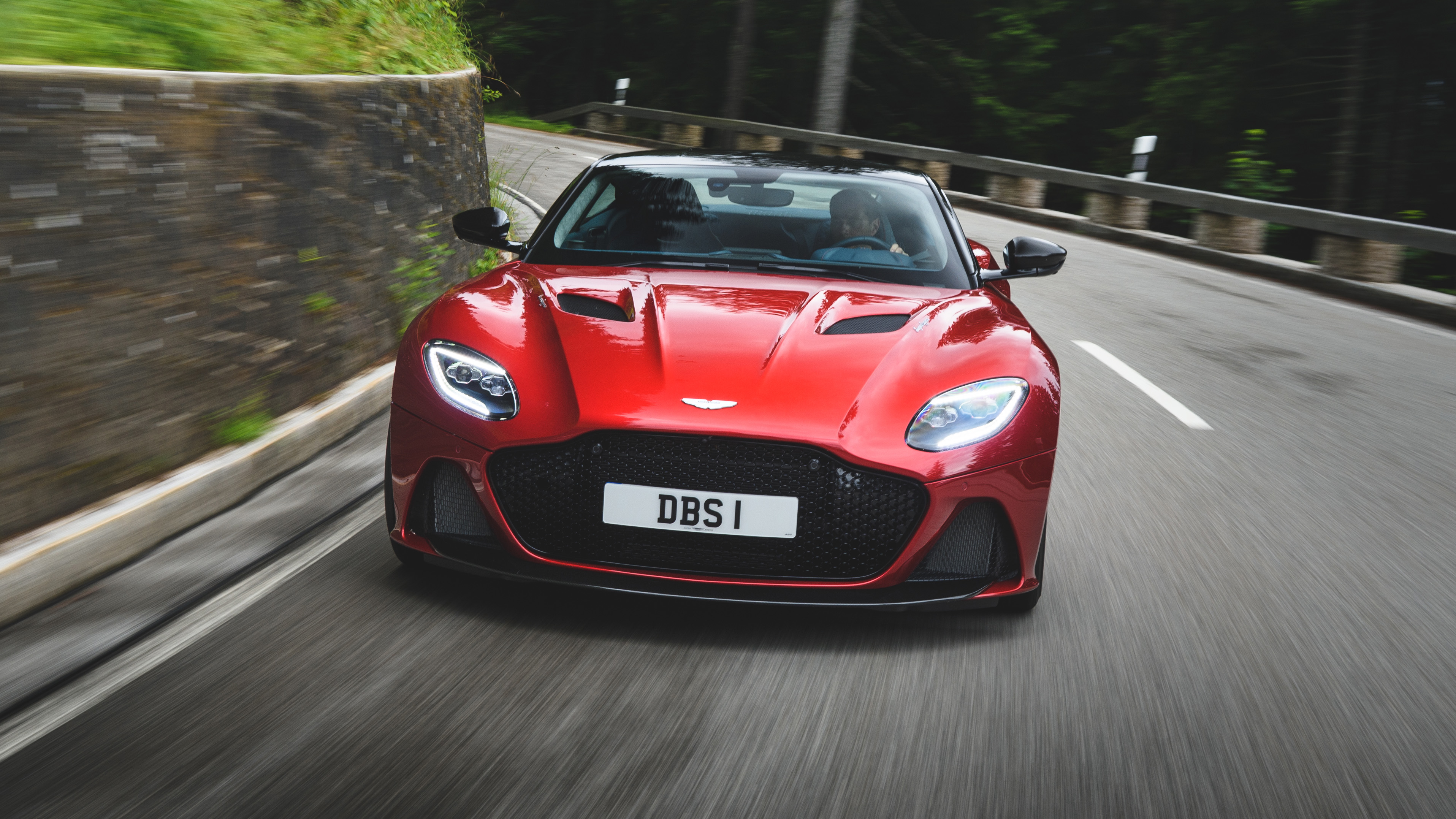 am_dbs_superleggera_hyper_red_022_28090.jpg