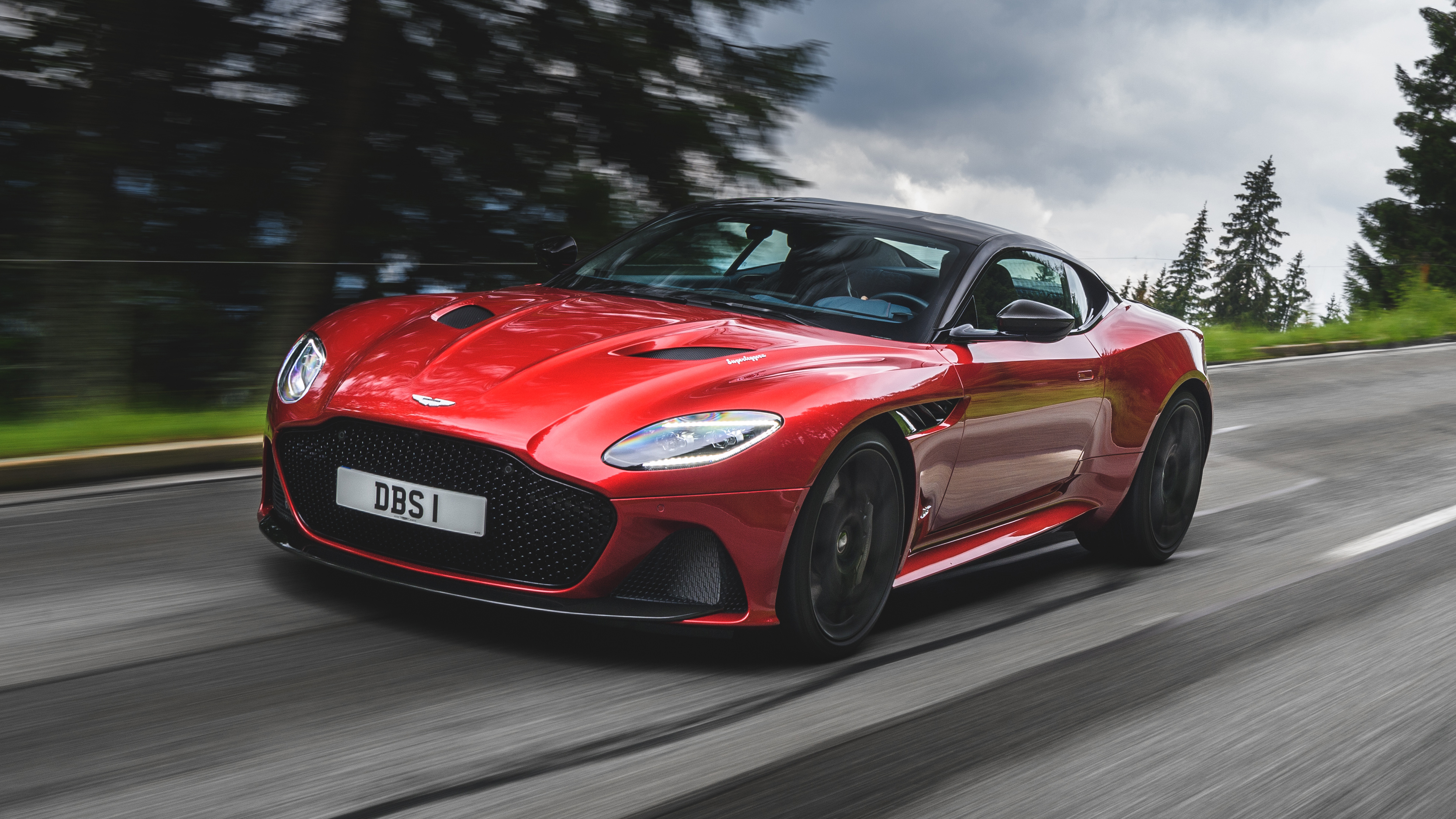 am_dbs_superleggera_hyper_red_024_28092.jpg