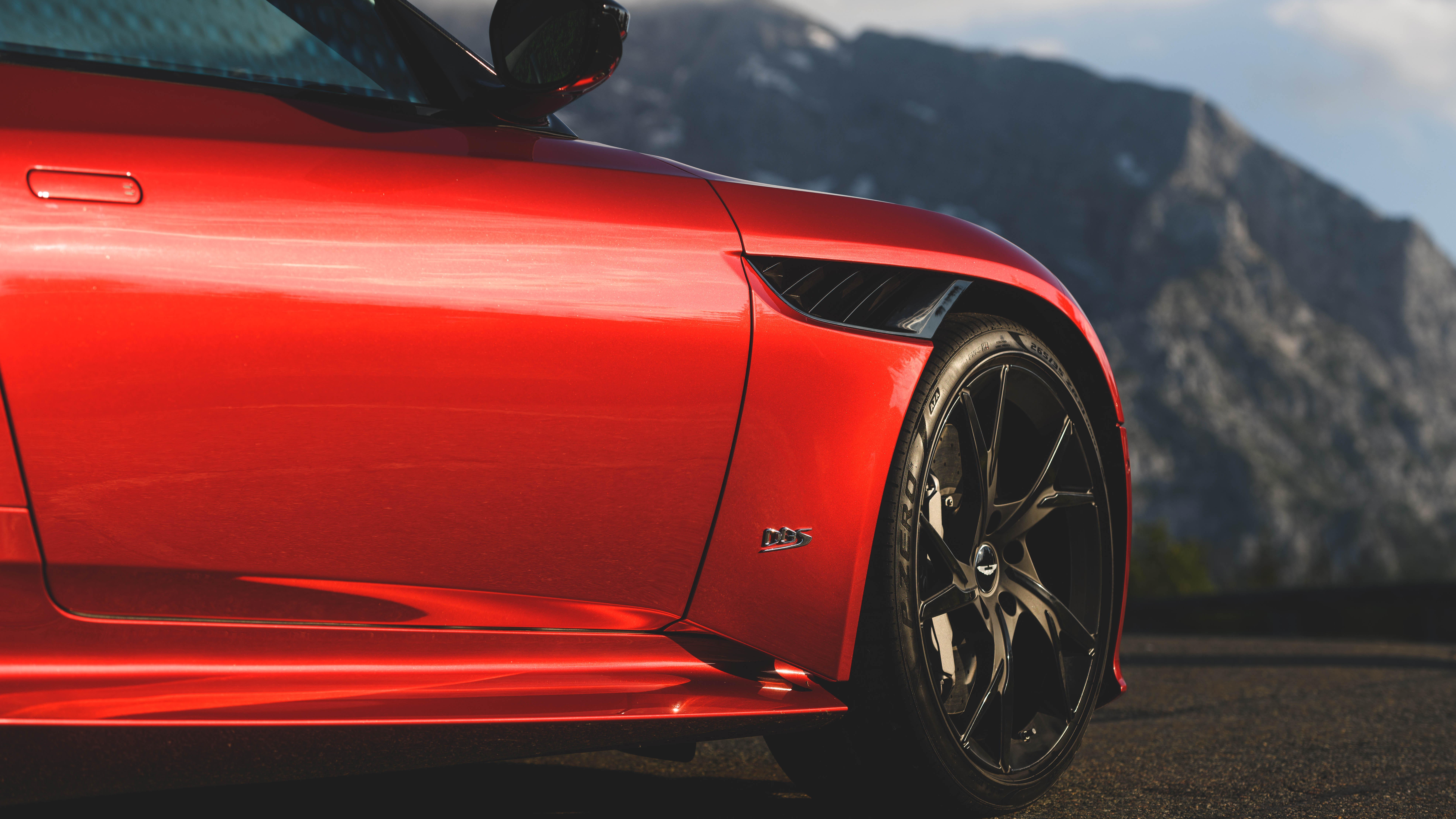 am_dbs_superleggera_hyper_red_109_28177.jpg