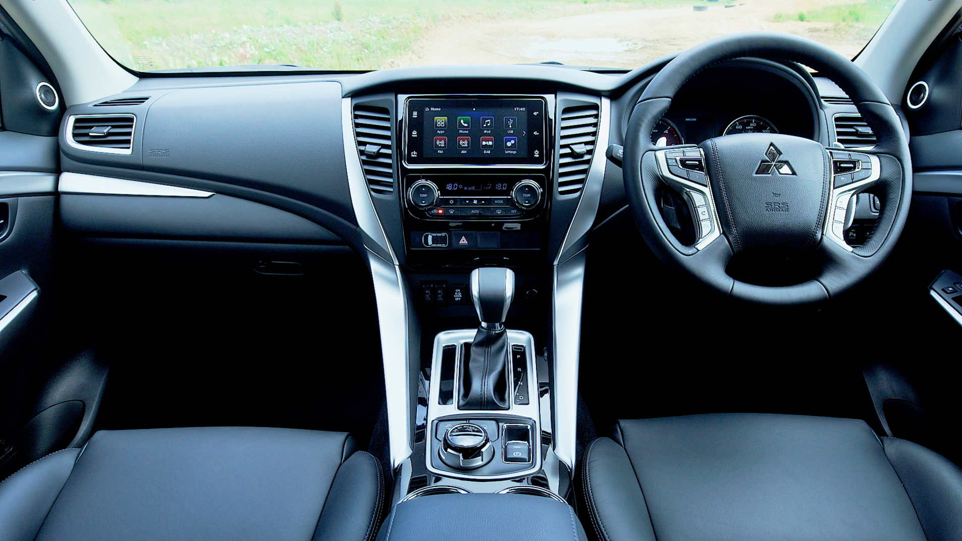 mitsubishi_shogun_sport_dash.jpg