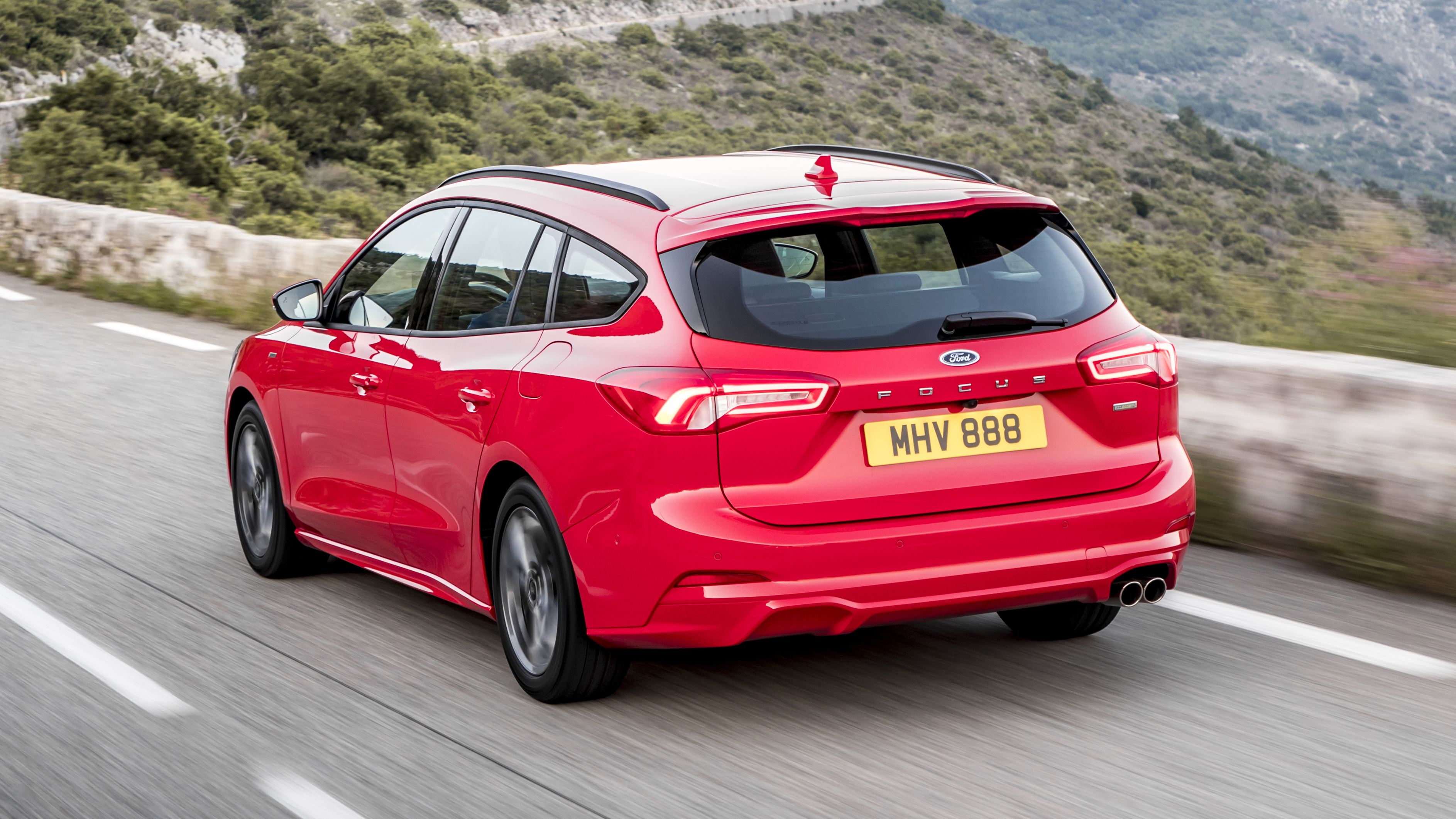 2018_ford_focus_st-line_red_12.jpg