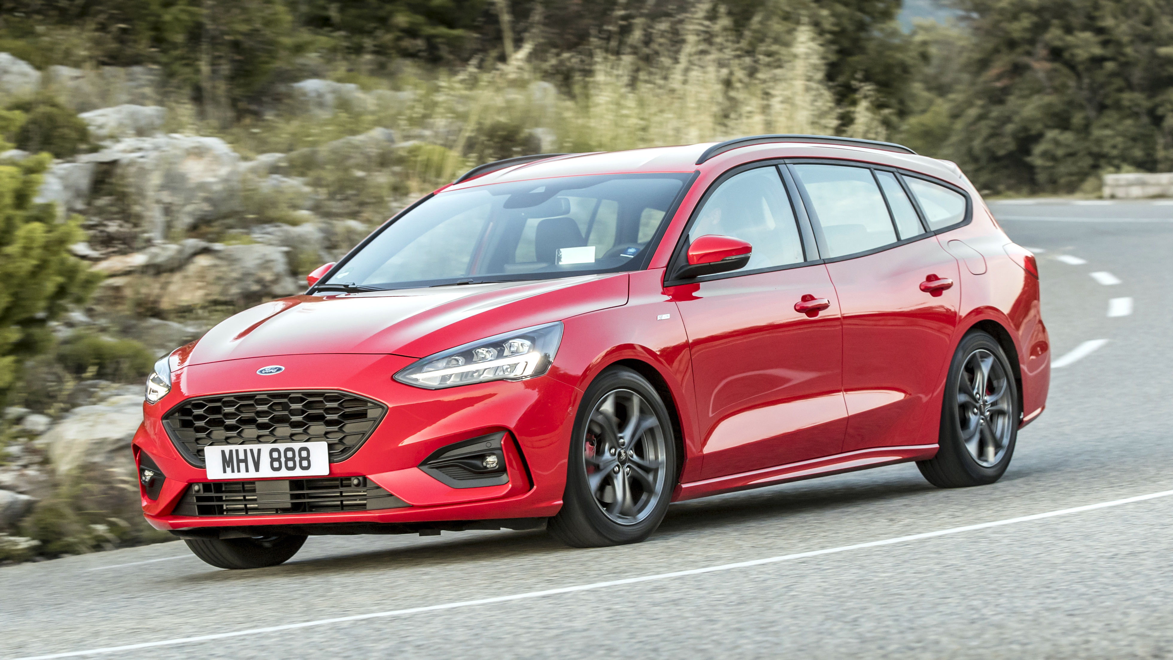 2018_ford_focus_st-line_red_13.jpg