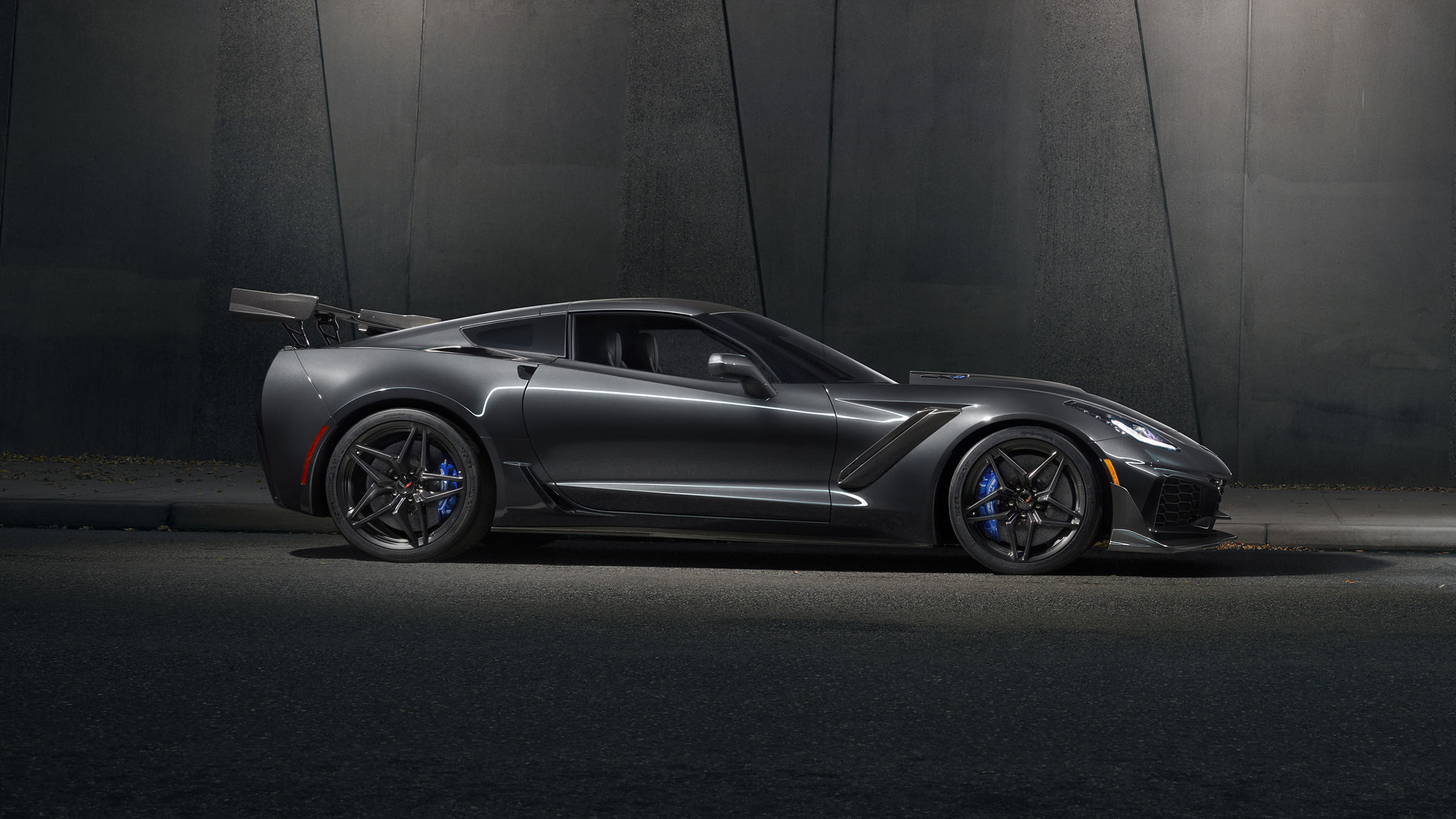 2019-chevrolet-corvette-zr1-001.jpg