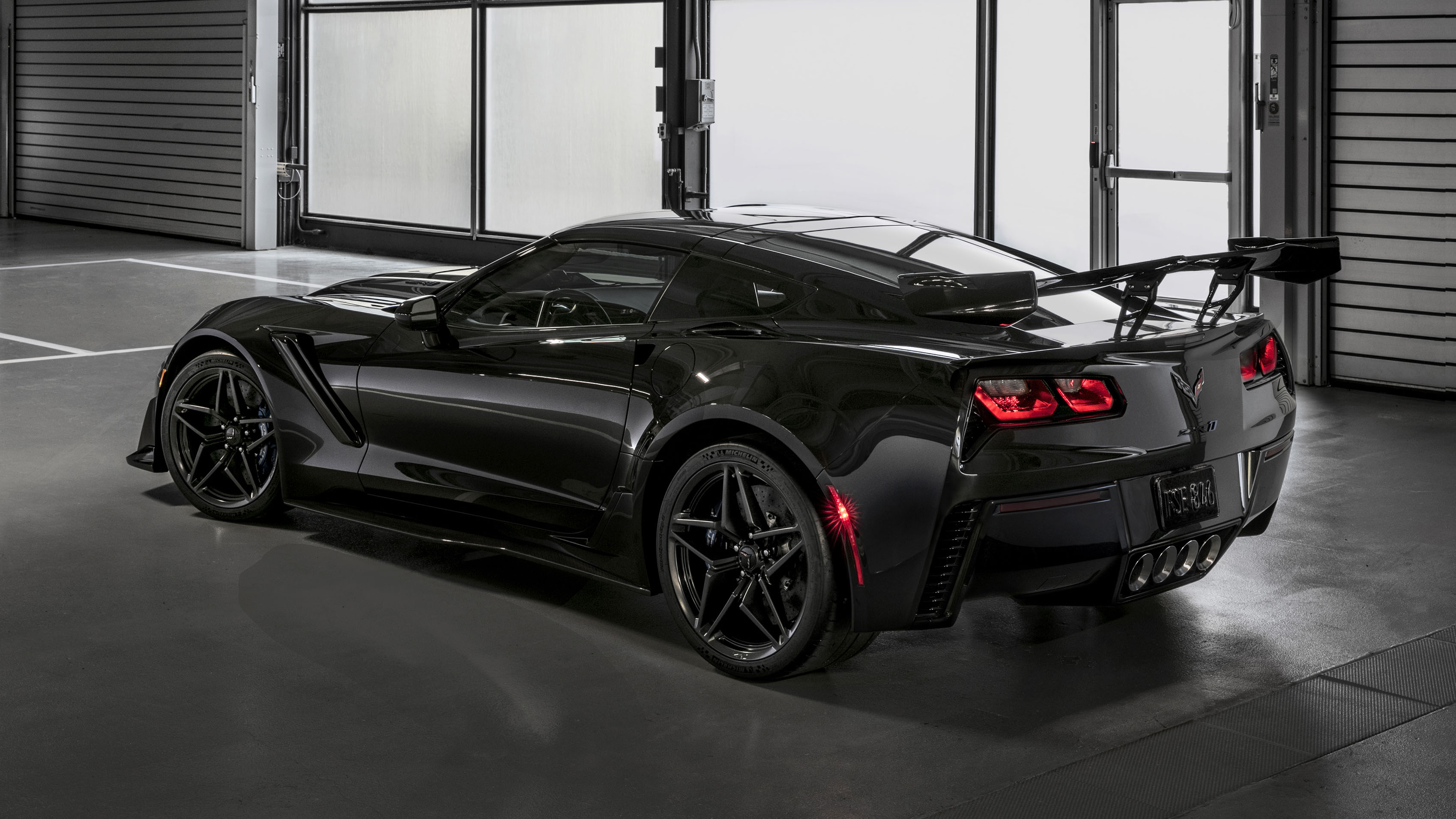 2019-chevrolet-corvette-zr1-013.jpg