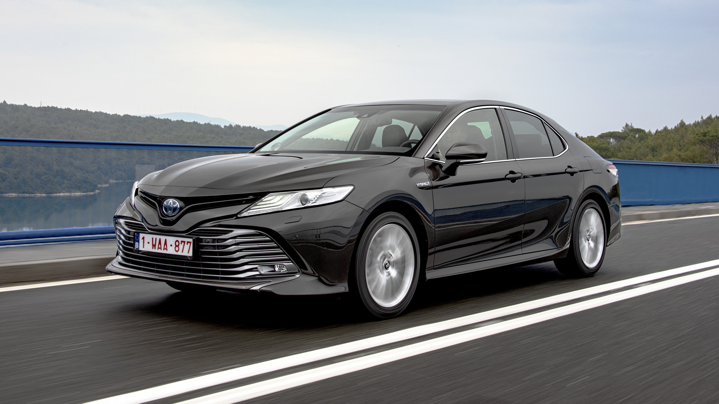 toyota-camry-hybrid-exterior-dynamic-not-uk-spec-26.jpg