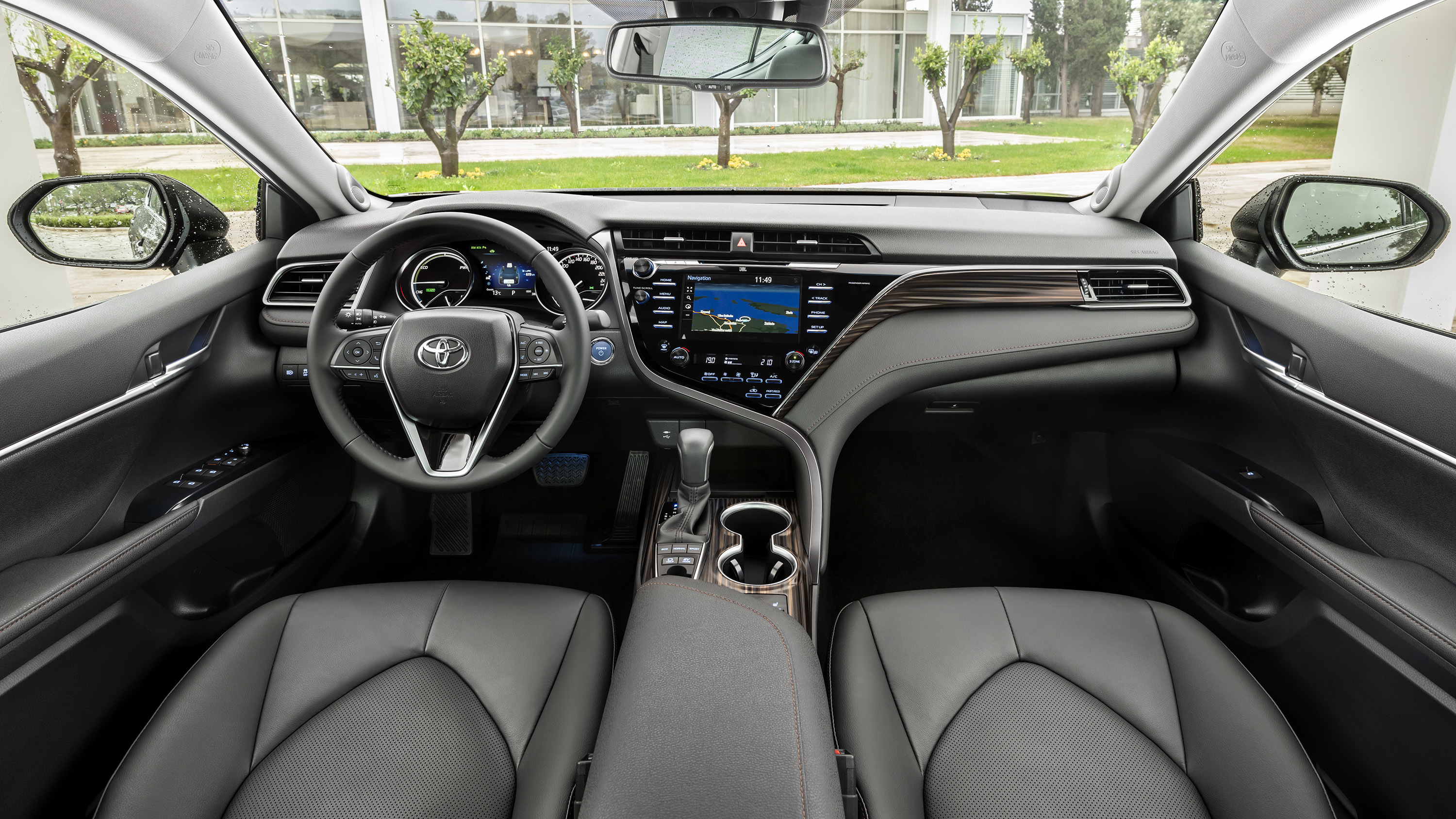 toyota-camry-hybrid-interior-detail-not-uk-spec-9.jpg