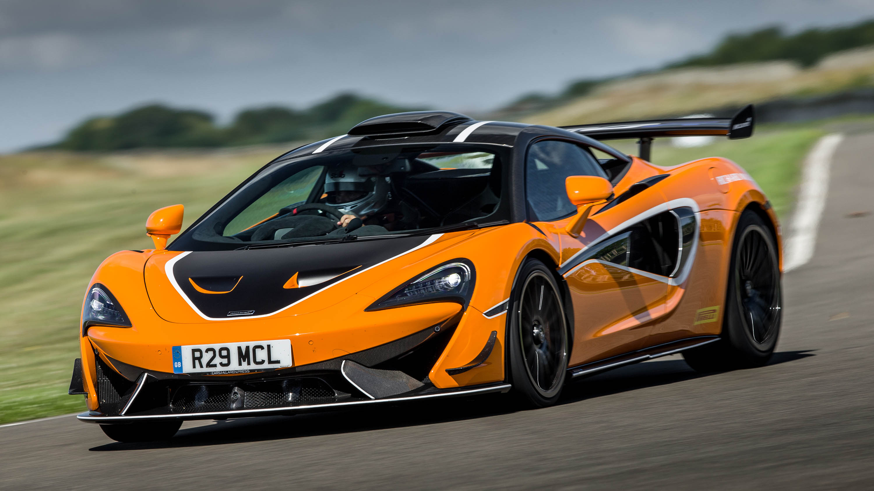 mclaren_620r_media_drives_110_3.jpg