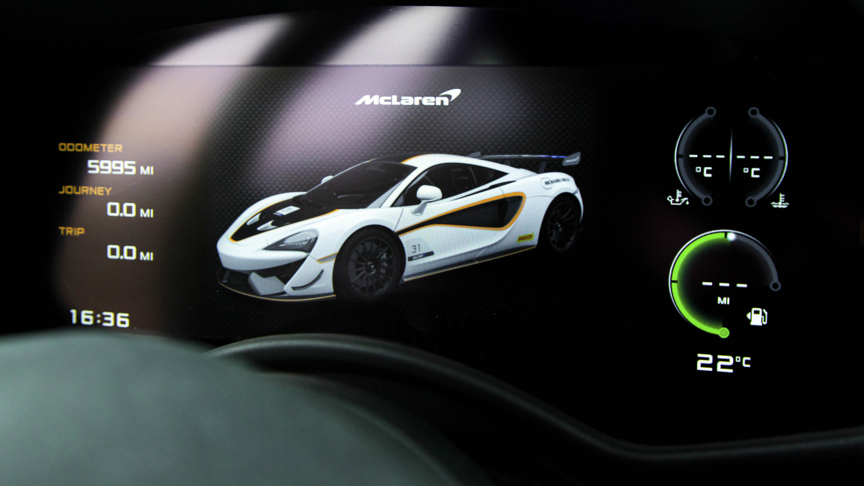 mclaren_620r_media_drives_25_4.jpg