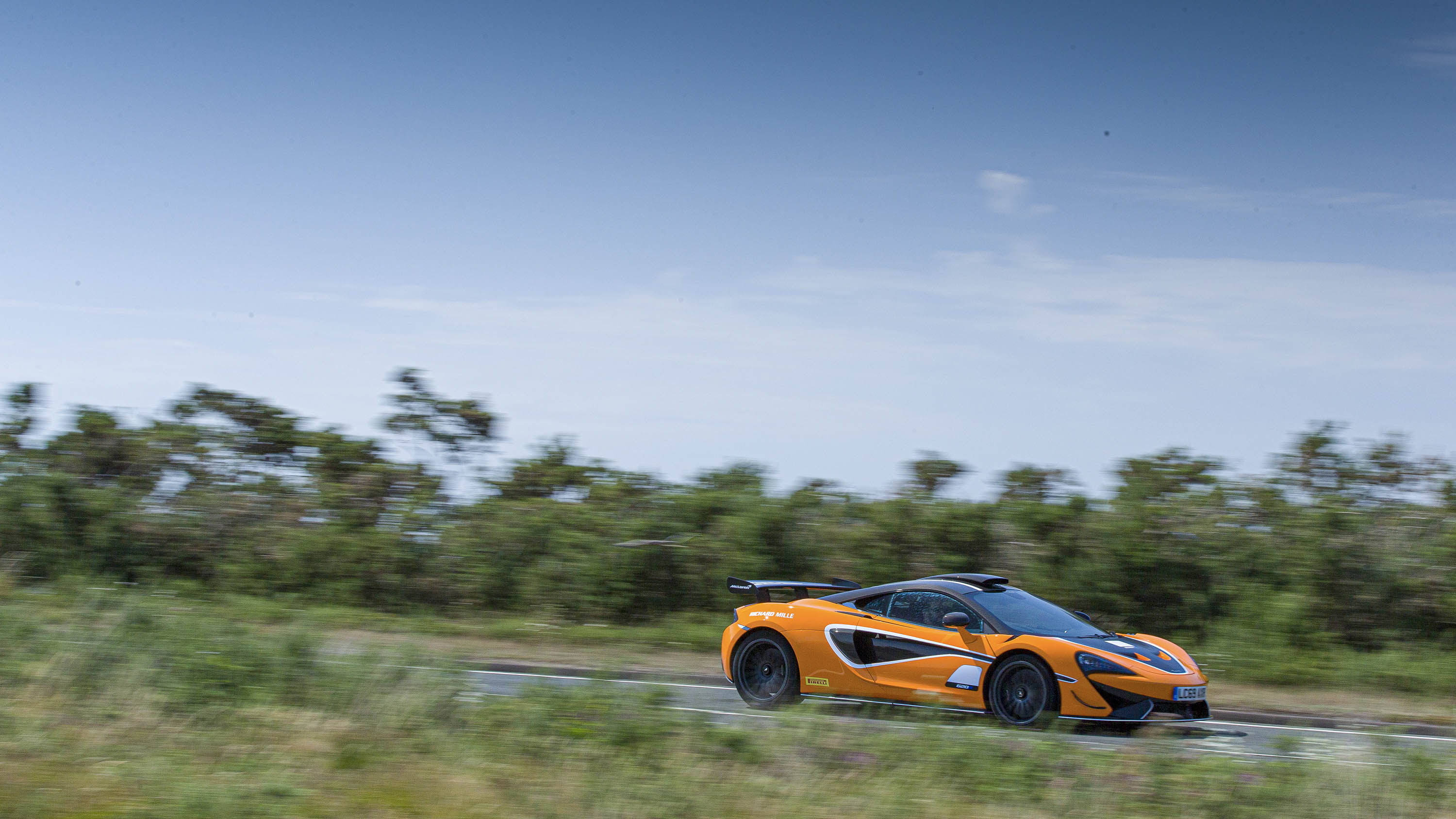 mclaren_620r_media_drives_44_4.jpg