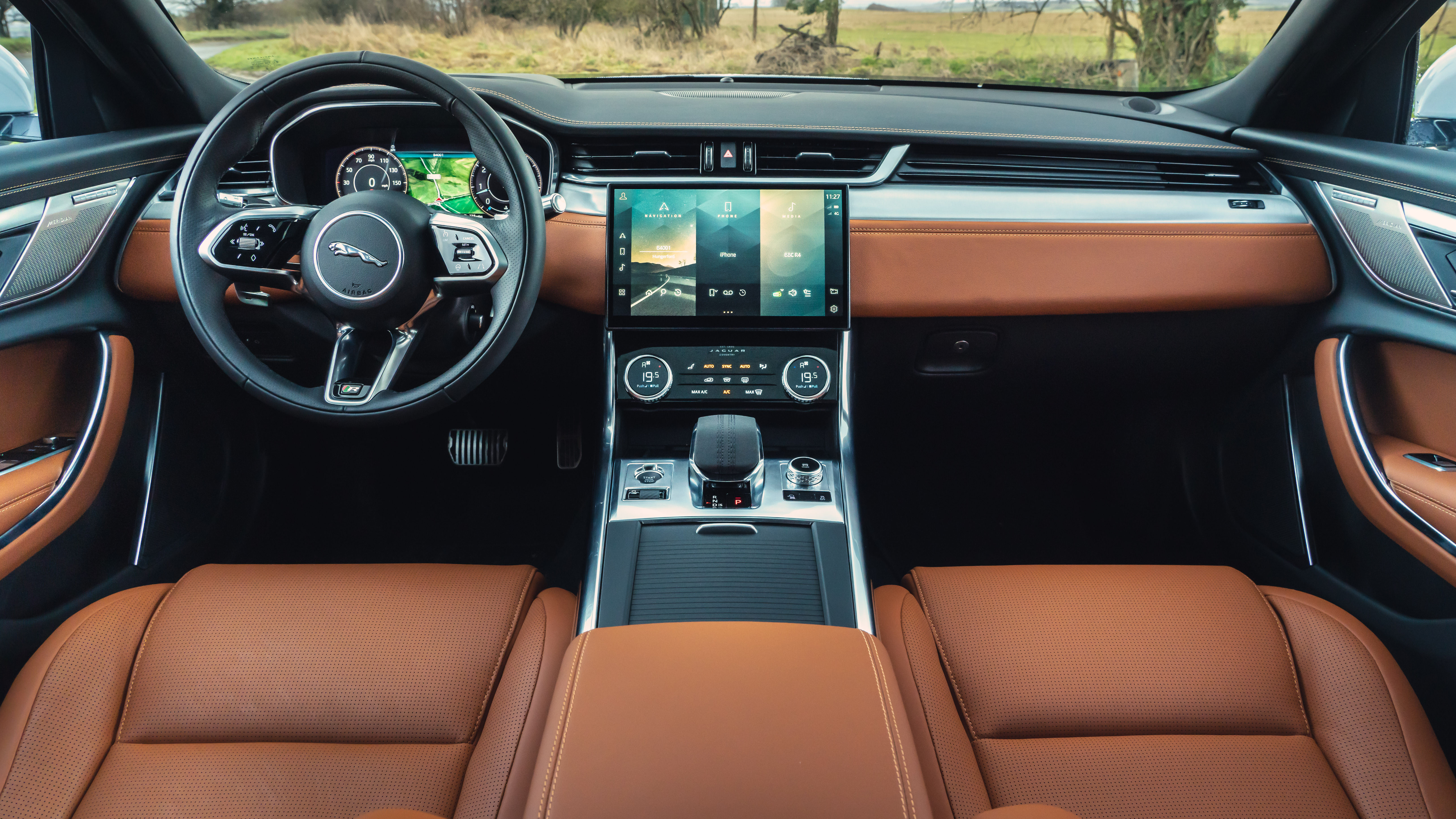 jag_xf_21my_interior_270121_5967.jpg