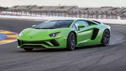 Lamborghini Aventador S front three quarters