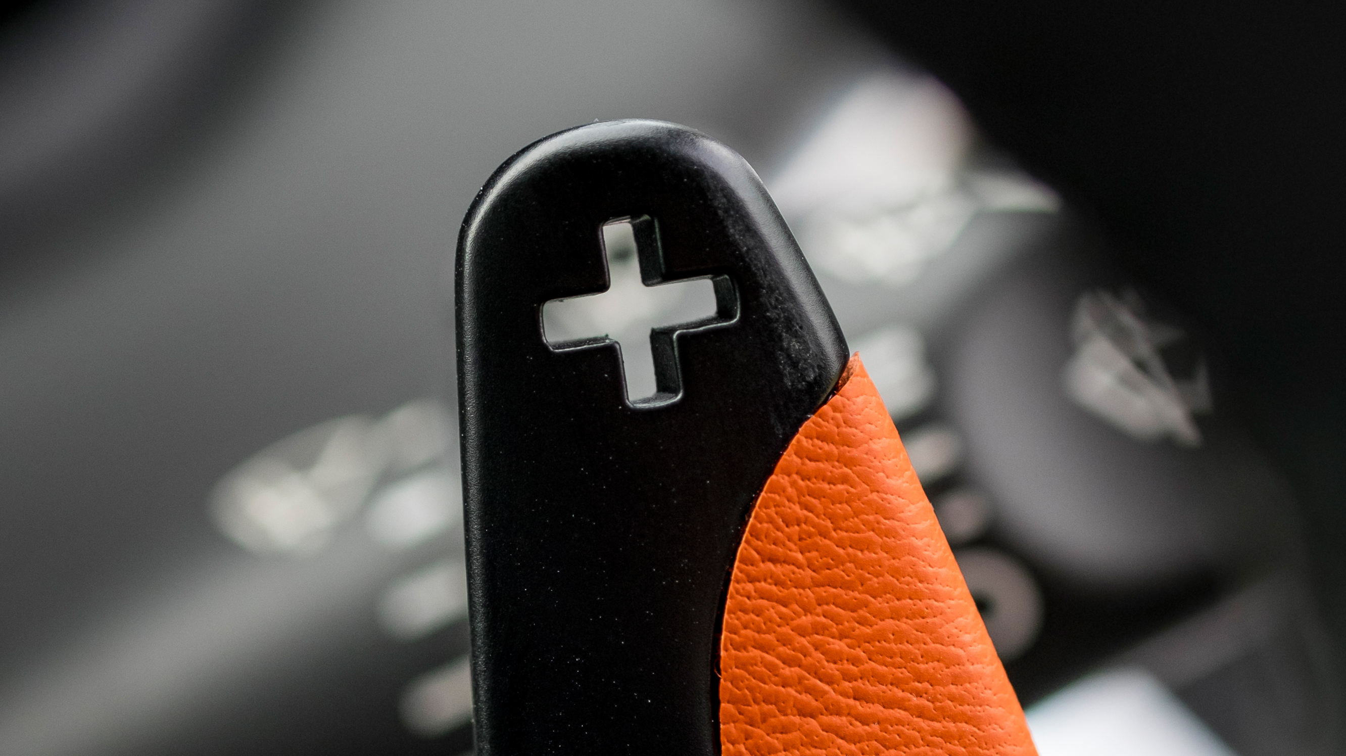 aston_martin_vanquish_v12_22_2dr_touchtronic_auto_-_interior_2_-_2014.jpg