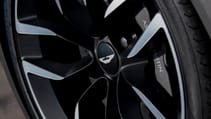 aston_martin_vanquish_v12_22_2dr_touchtronic_auto_-_interior_4_-_2014.jpg