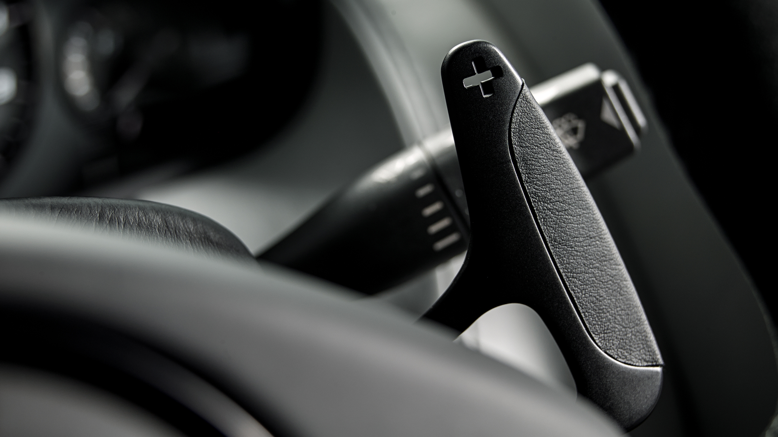 aston_martin_vantage_n430_2dr_-_interior_2_-_2014.jpg