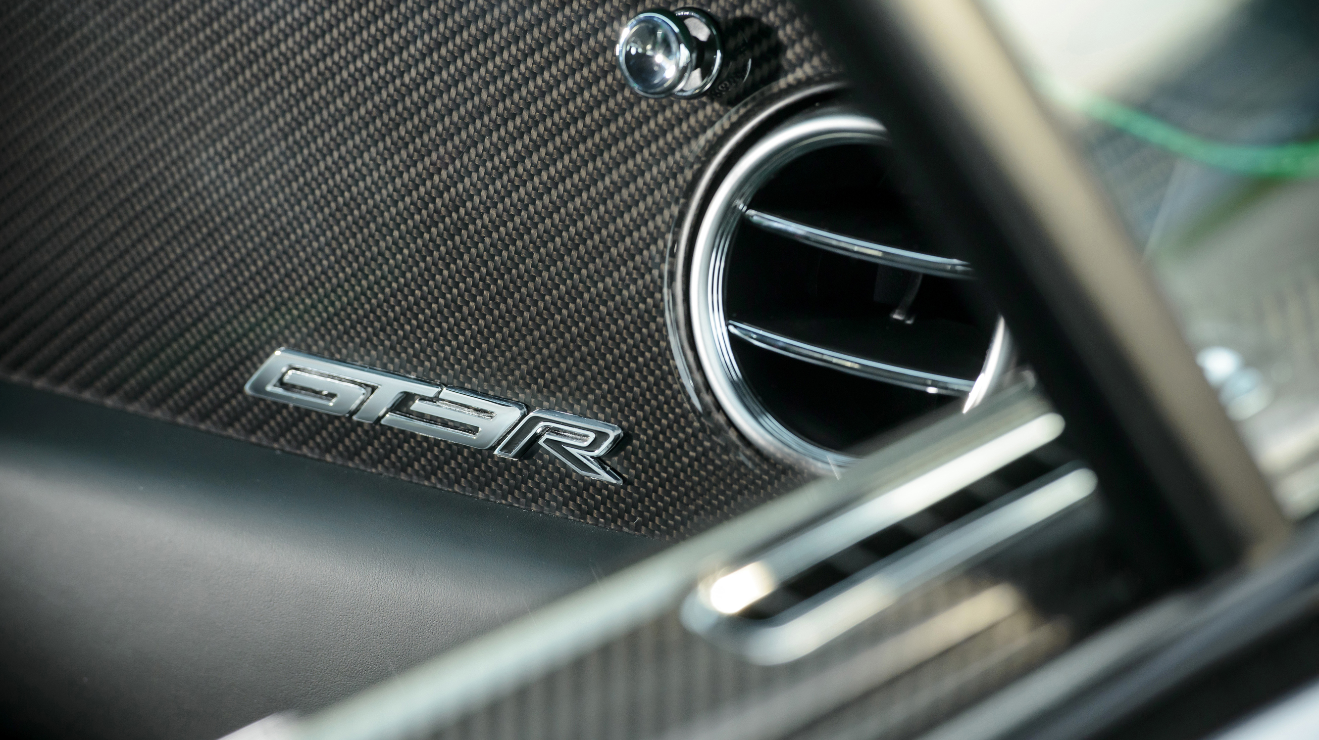 bentley_continental_gt_4.0_v8_gt3-r_2dr_auto_-_interior_4_-_2014.jpg