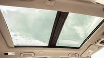 bmw_2_series_218d_sport_5dr_-_interior_4_-_2014.jpg