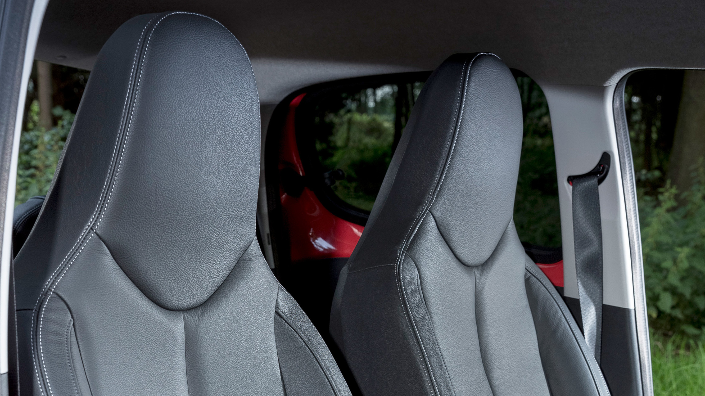 citroen_c1_1.0_vti_flair_5dr_-_interior_2_-_2014.jpg