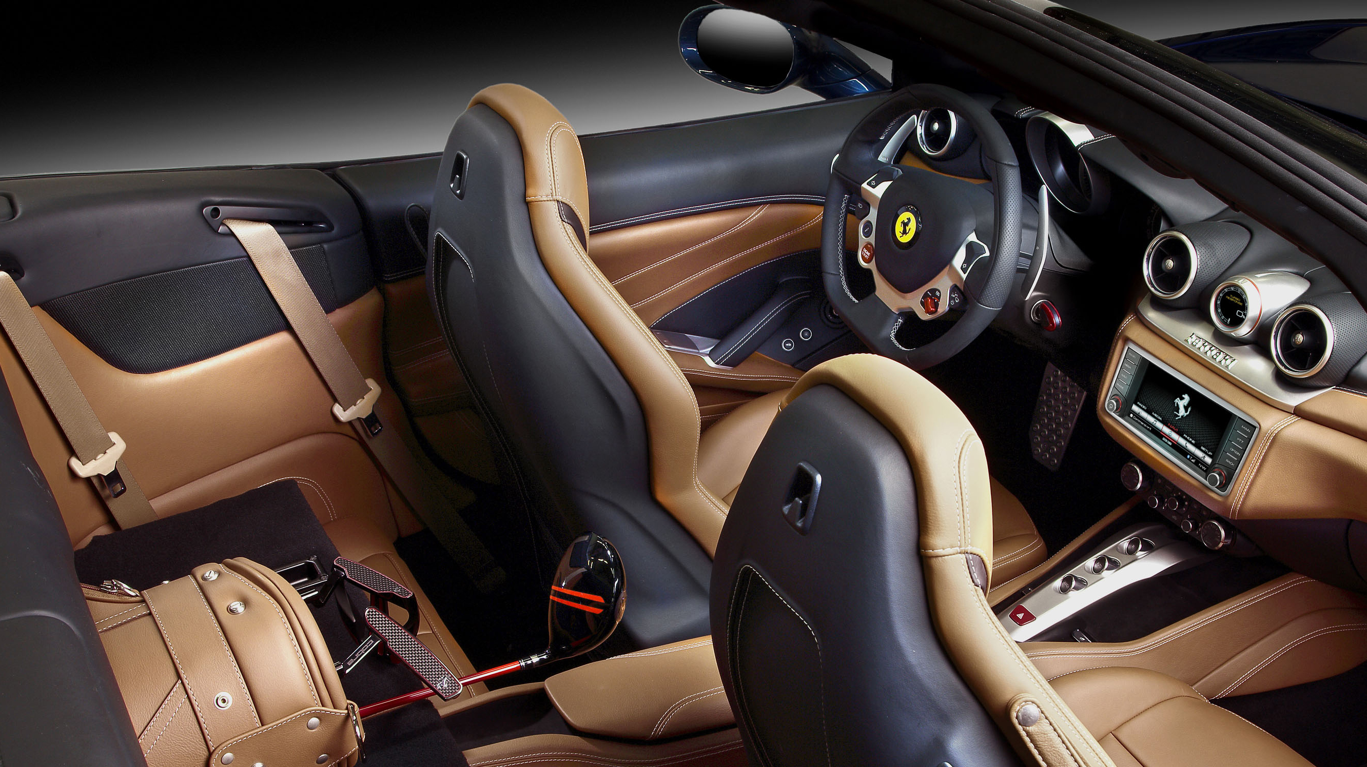 ferrari_california_t_2dr_auto_-_interior_4_-2014.jpg