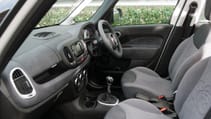 fiat_500l_1.6_multijet_105_trekking_5dr_-_interior_3_-_2014.jpg