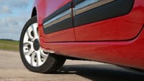 fiat_500l_1.6_multijet_105_trekking_5dr_-_interior_4_-_2014.jpg
