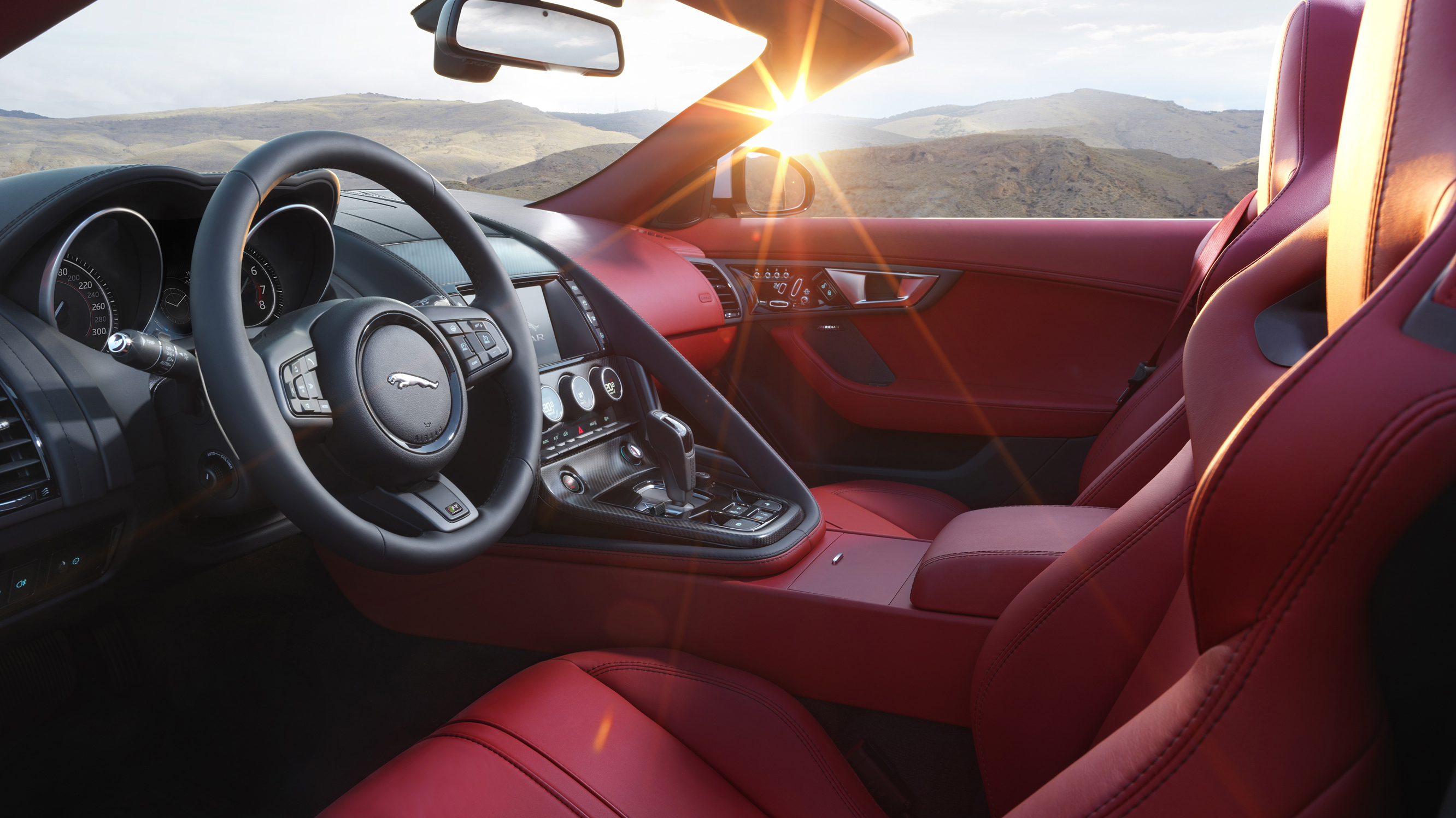 jaguar_f-type_3.0_supercharged_v6_coupe_2dr_-_interior_4_-_2014.jpg