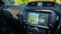 kia_soul_1.6_crdi_2_5dr_-_interior_3_-_2014.jpg