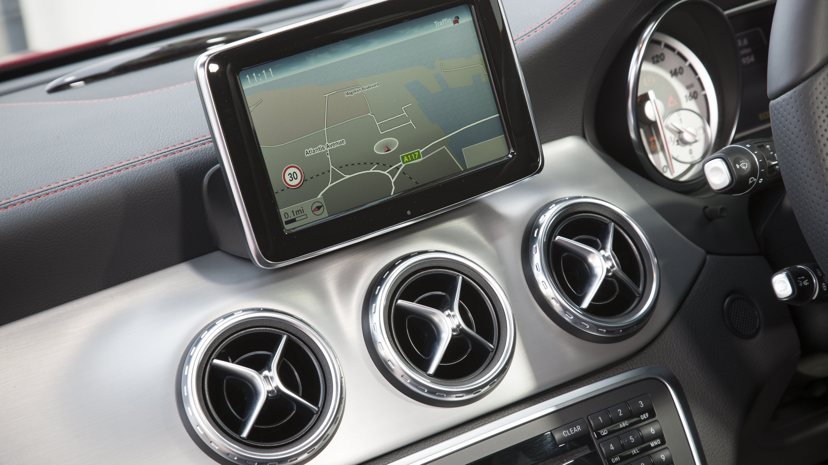 mercedes-benz_gla_class_gla_45_4matic_5dr_auto_-_interior_2_-_2014.jpg