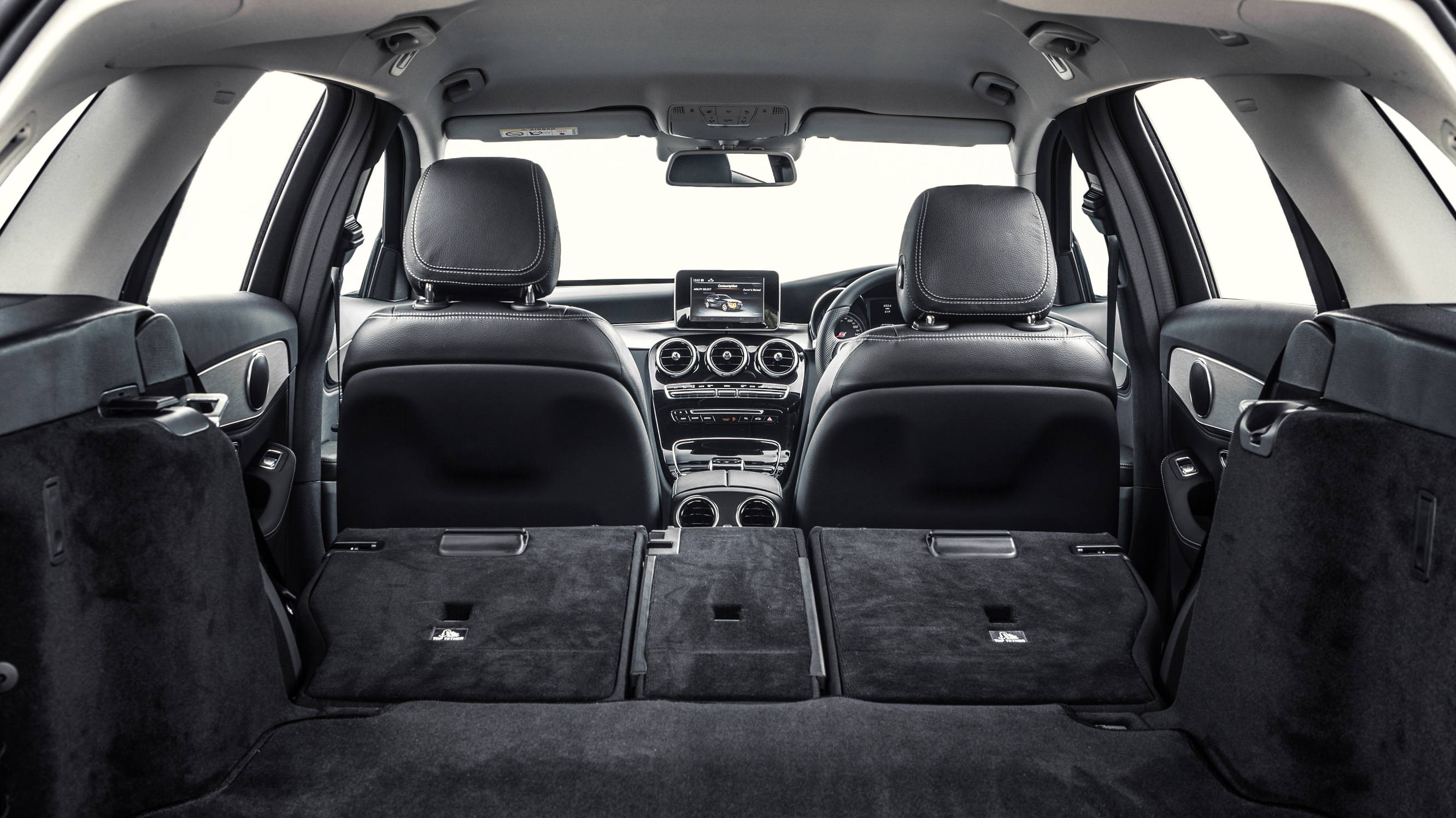 mercedes-benzc-class_c220_blutec_se_5dr_-_interior_2_-_2014.jpg