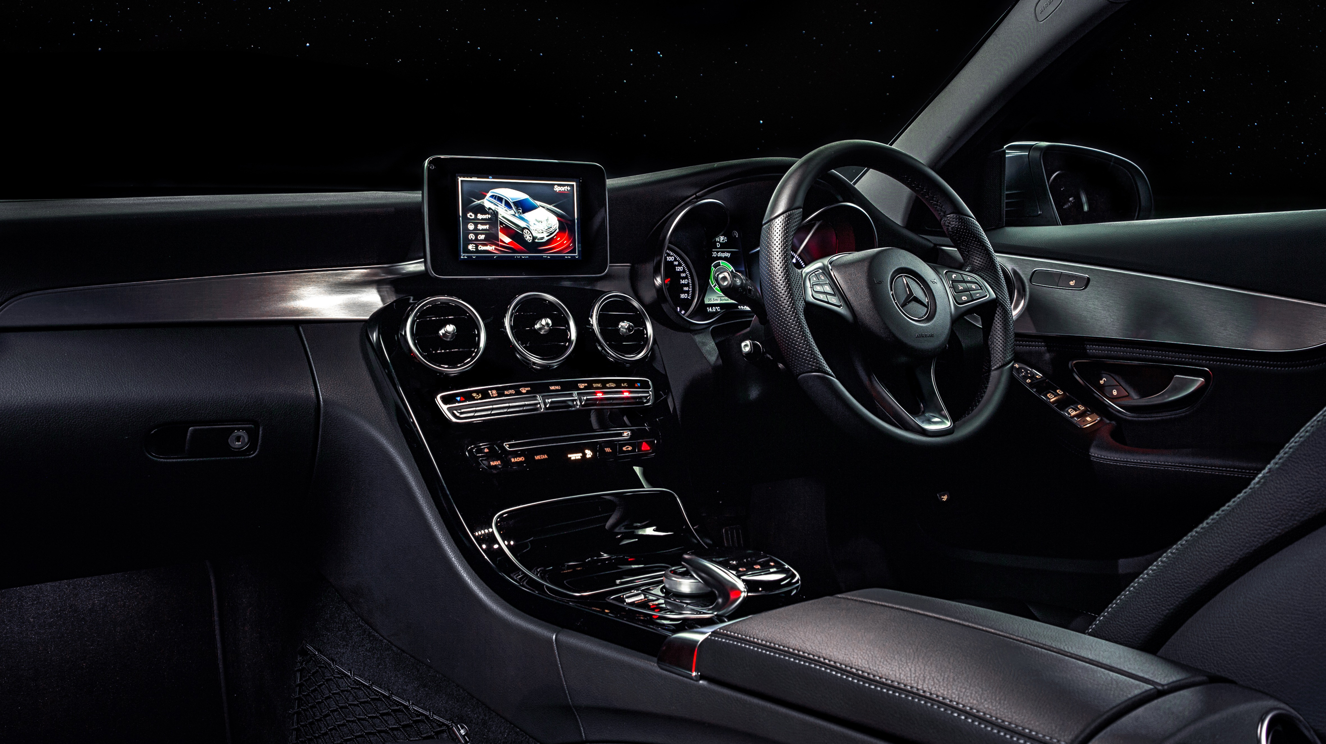 mercedes-benzc-class_c220_blutec_se_5dr_-_interior_3_-_2014.jpg