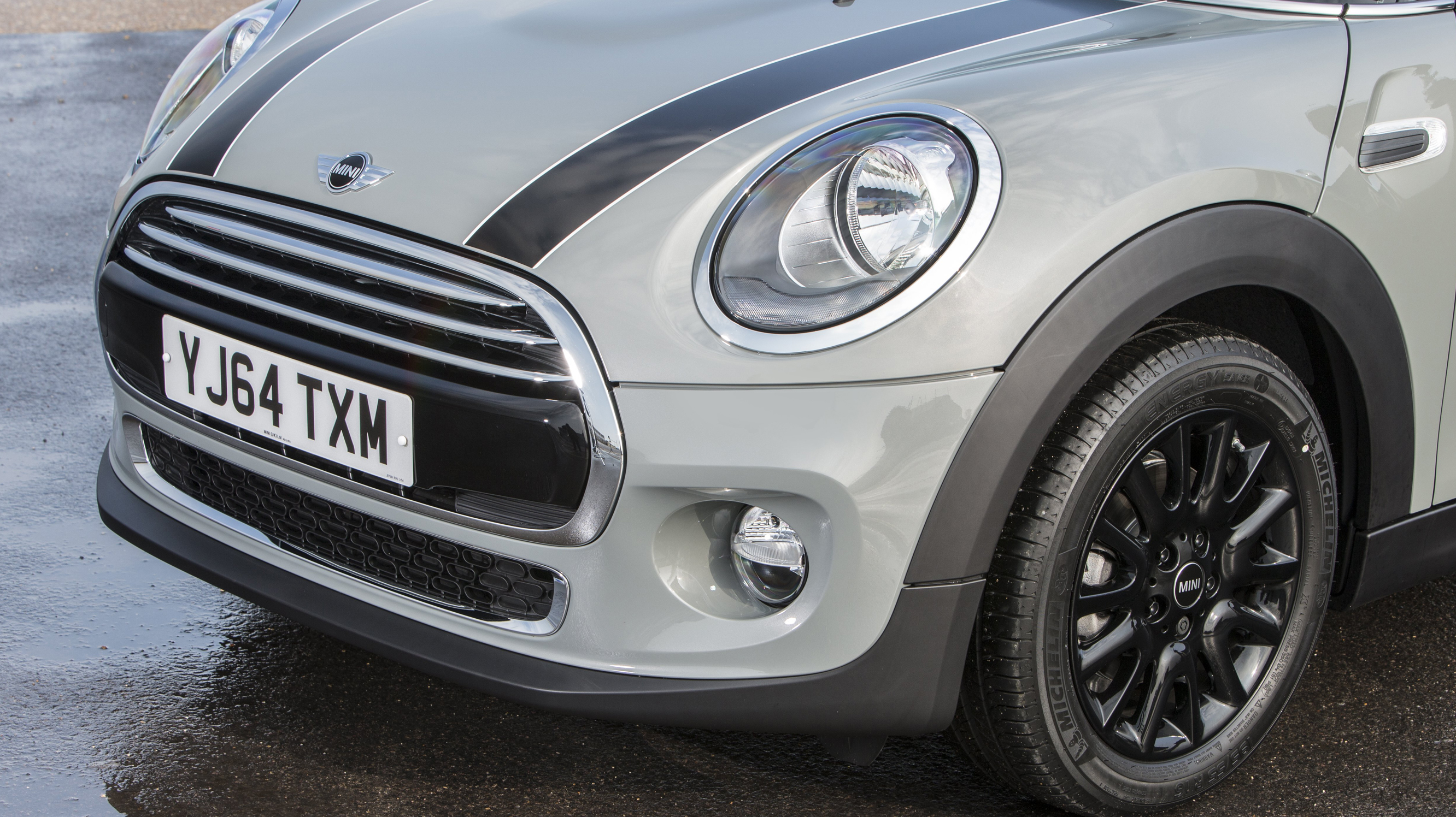 mini_hatchback_1.5_cooper_d_3dr_-_interior_2_-_2014.jpg