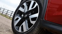 nissan_juke_1.2_dig-t_tekkna_5dr_-_interior_2_-_2014.jpg