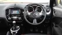 nissan_juke_1.2_dig-t_tekkna_5dr_-_interior_4_-_2014.jpg