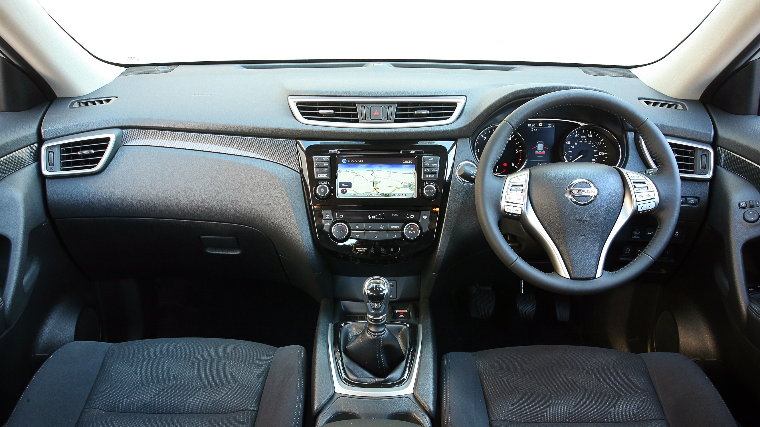 nissan_quashqai_1.6_dci_acenta_5dr_-_interior_4_-_2014.jpg