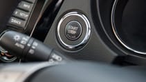 nissan_x-trail_1.6_dci_tekkna_4wd_5dr_-_interior_3_-_2014.jpg